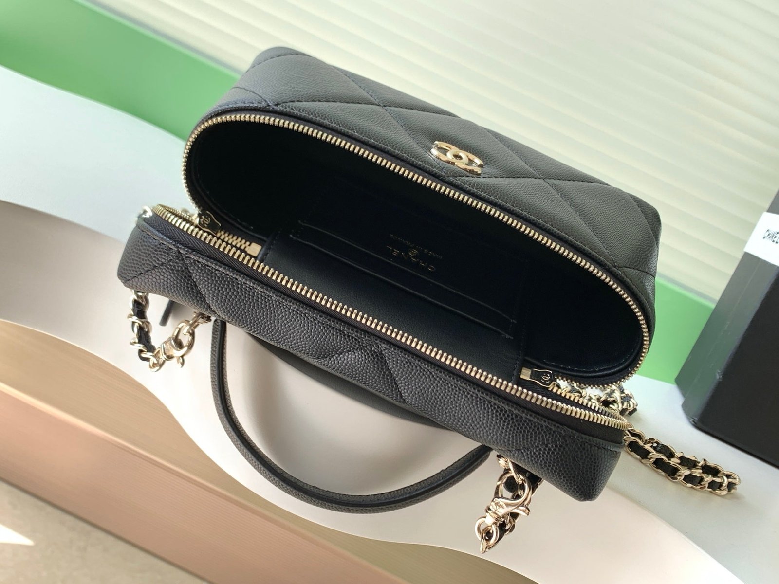 {Style No: XD98AKEP} CHANEL 25S VANITY BAG 19.5 CM IN BLACK LAMBSKIN - Image 5