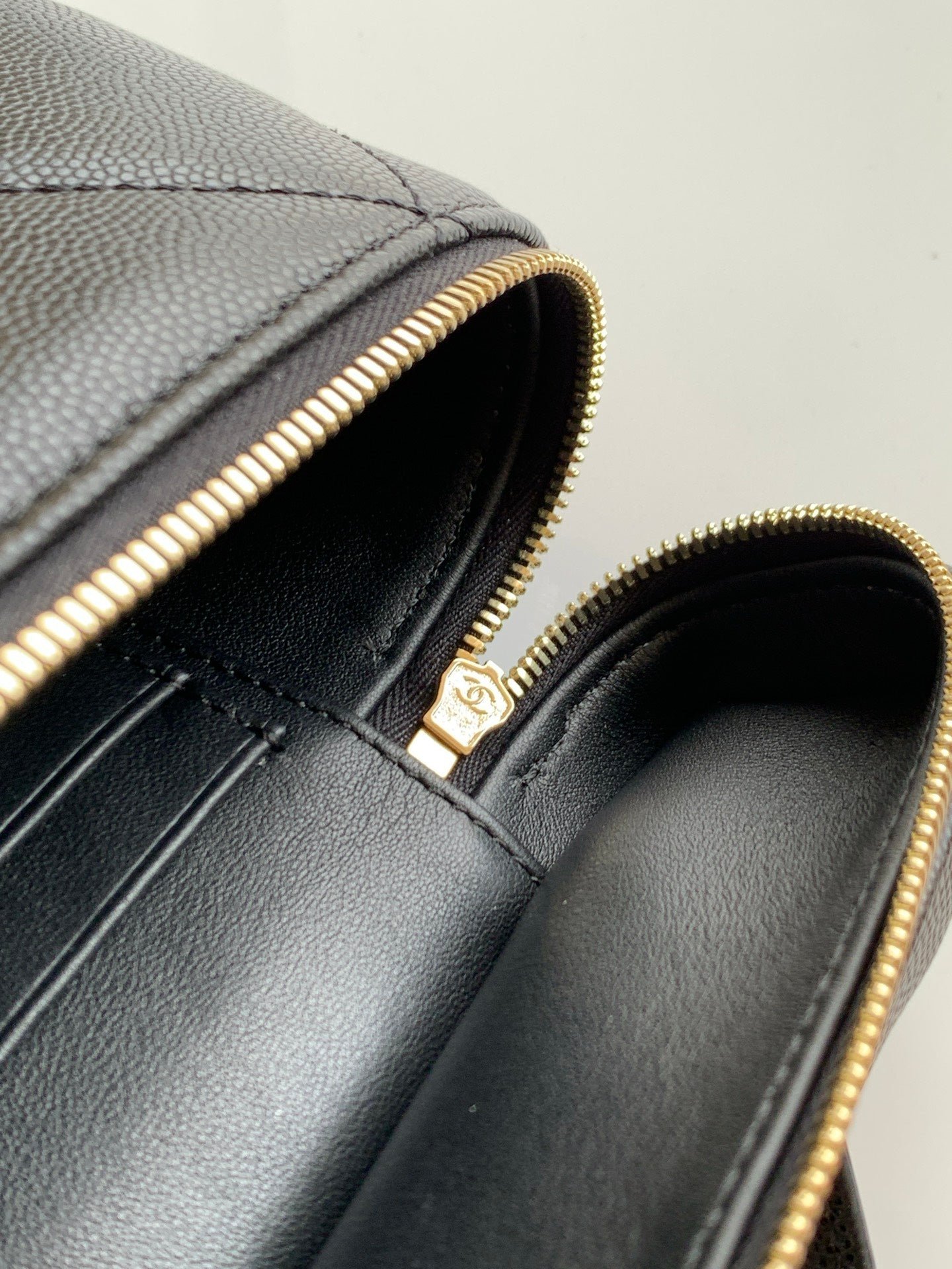 {Style No: XD98AKEP} CHANEL 25S VANITY BAG 19.5 CM IN BLACK LAMBSKIN - Image 6