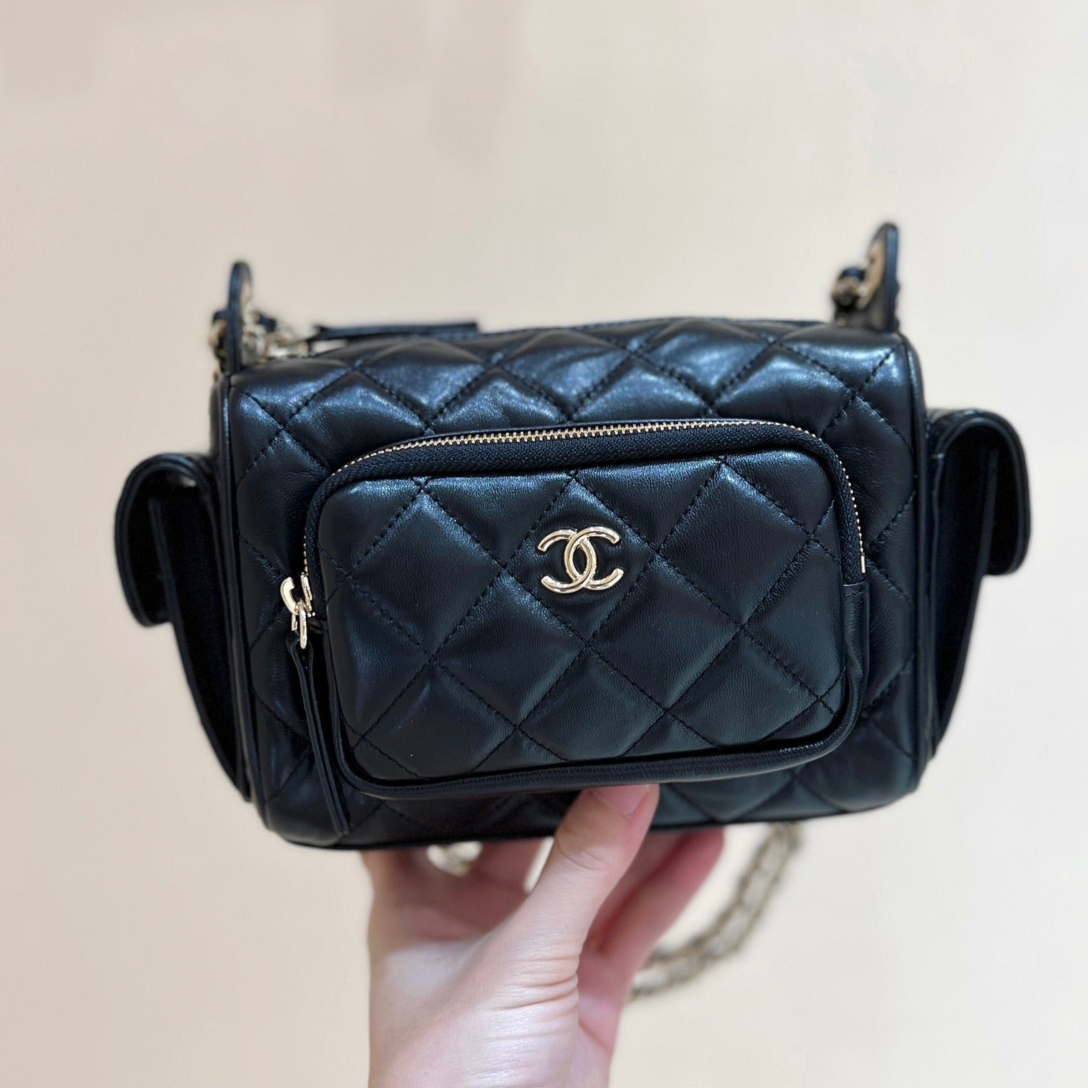 {Style No: T2WM2FI5} CHANEL CAMERA BAG 23 IN CONGO BLACK SHINY CALFSKIN