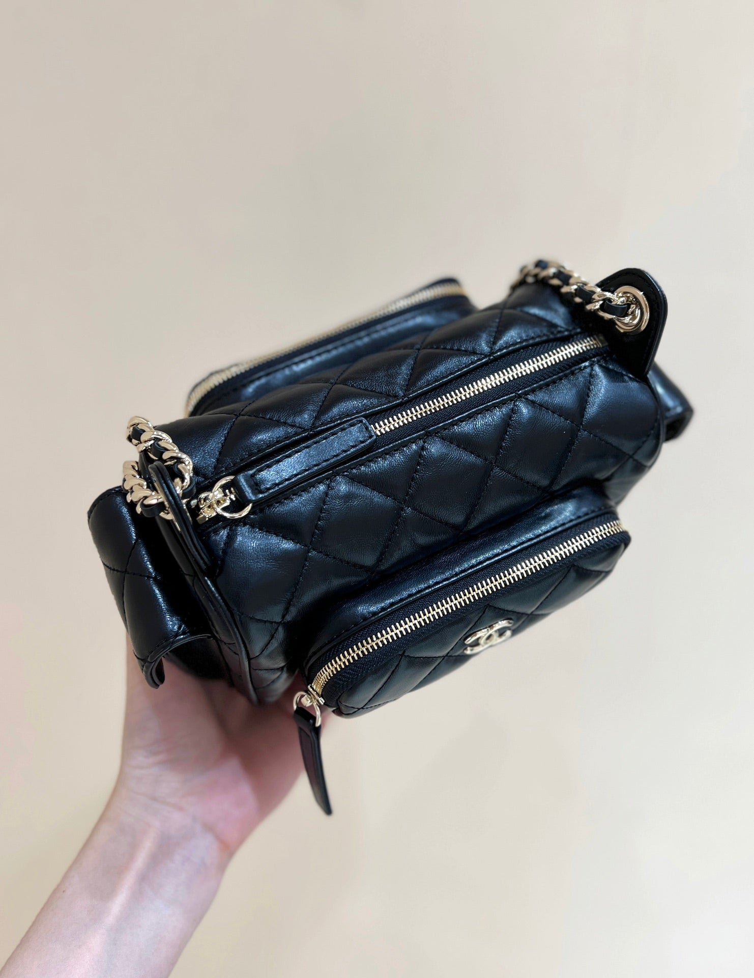 {Style No: T2WM2FI5} CHANEL CAMERA BAG 23 IN CONGO BLACK SHINY CALFSKIN - Image 4