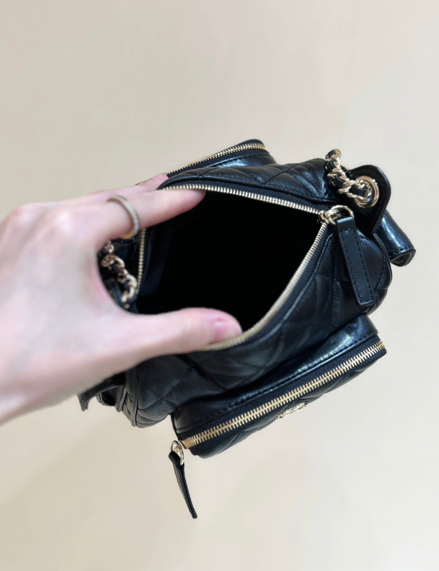 {Style No: T2WM2FI5} CHANEL CAMERA BAG 23 IN CONGO BLACK SHINY CALFSKIN - Image 6