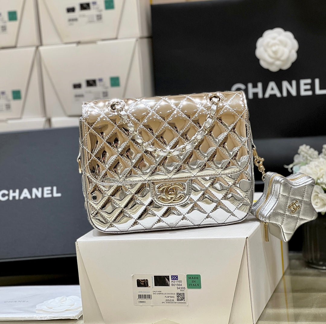 {Style No: 95P5IMDL} 25S CHANEL STAR SILVER 23 IN METALLIC SILVER CALFSKIN