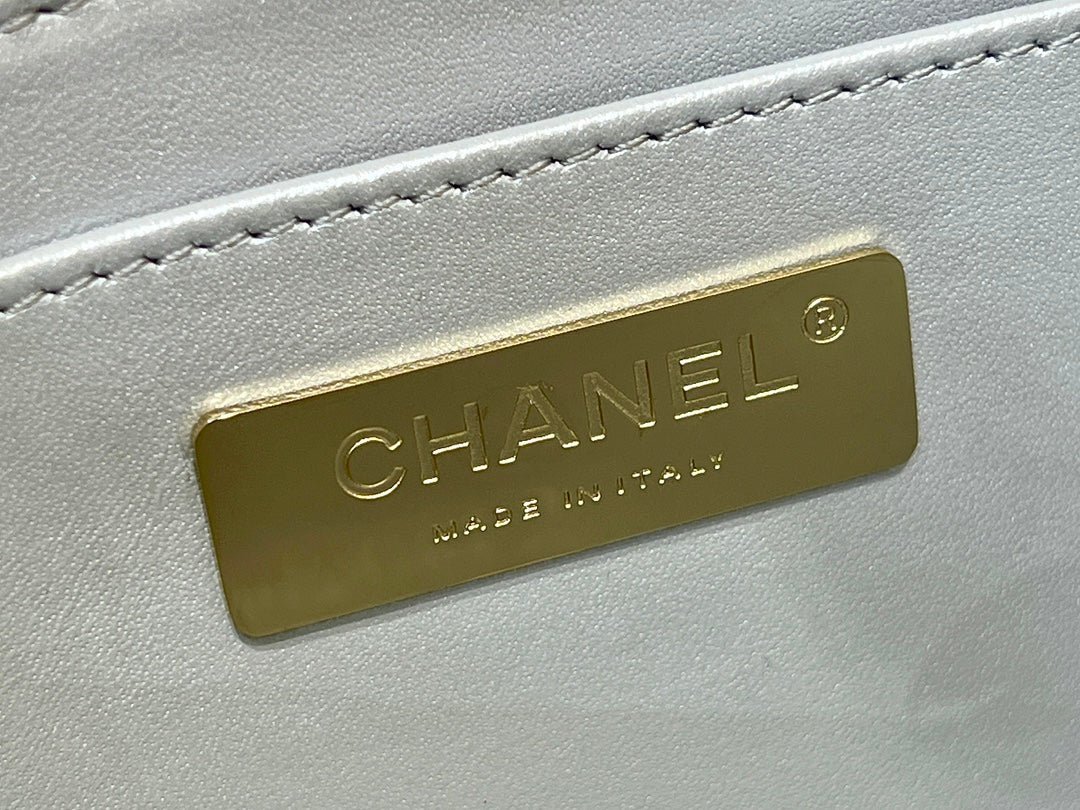 {Style No: 95P5IMDL} 25S CHANEL STAR SILVER 23 IN METALLIC SILVER CALFSKIN - Image 8