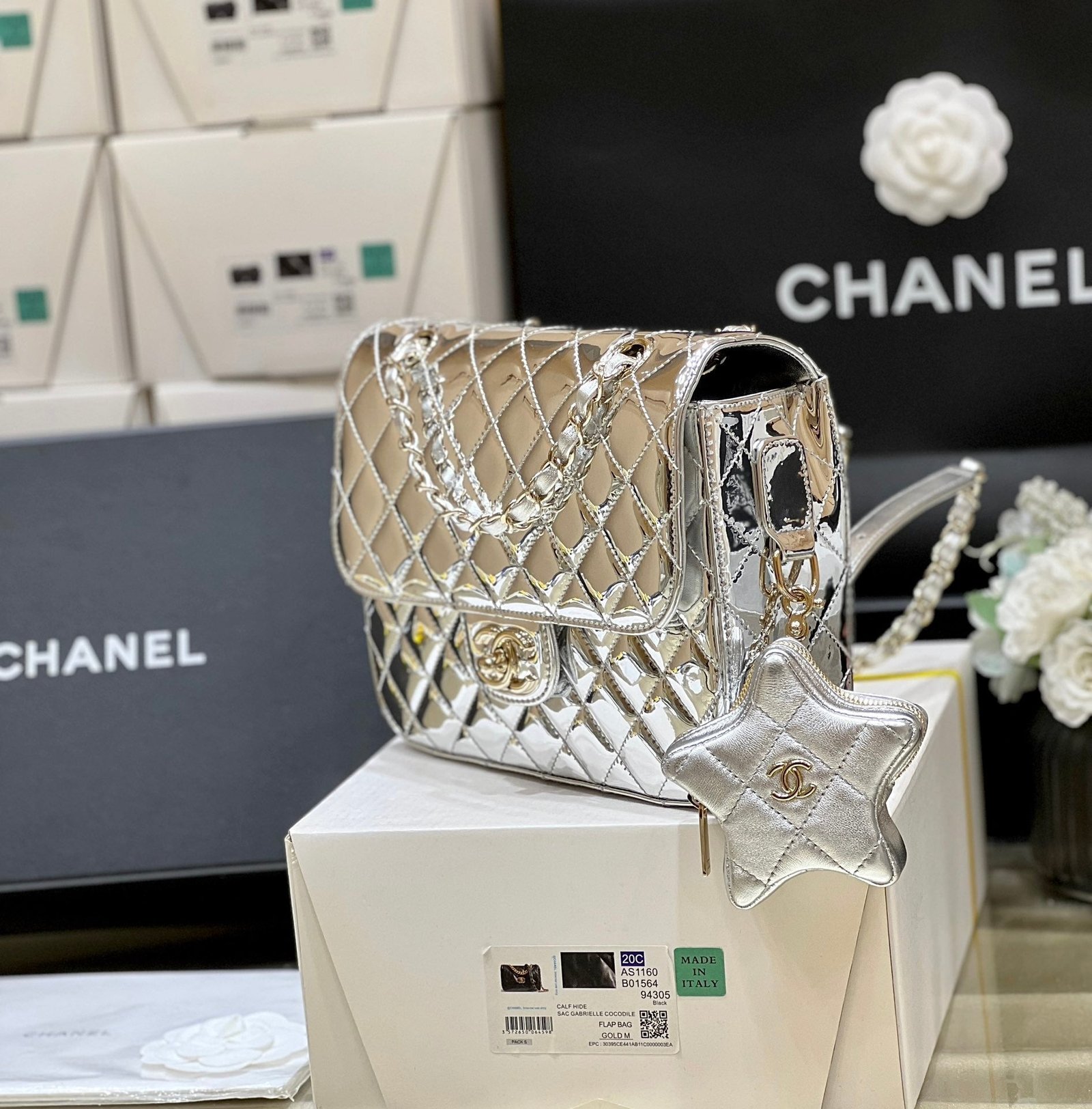 {Style No: 95P5IMDL} 25S CHANEL STAR SILVER 23 IN METALLIC SILVER CALFSKIN - Image 2