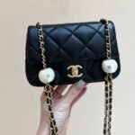 {Style No: GY86L7DM} 25S CHANEL CROSSBODY HANDBAG 17 IN BLACK LAMBSKIN GOLD HARDWARE