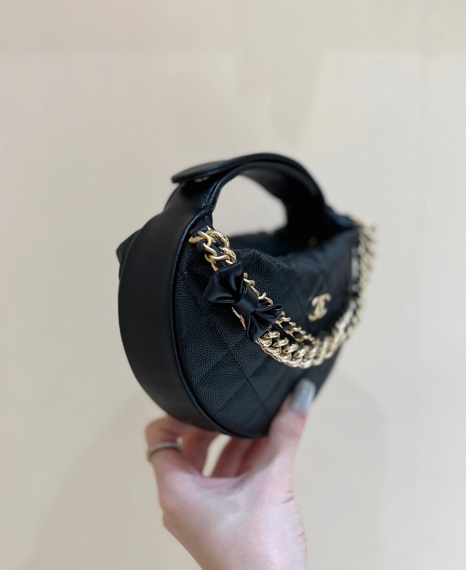 {Style No: J61O4MDU} CHANEL 25S HALFMOON BAG 18 IN BLACK CALFSKIN - Image 3