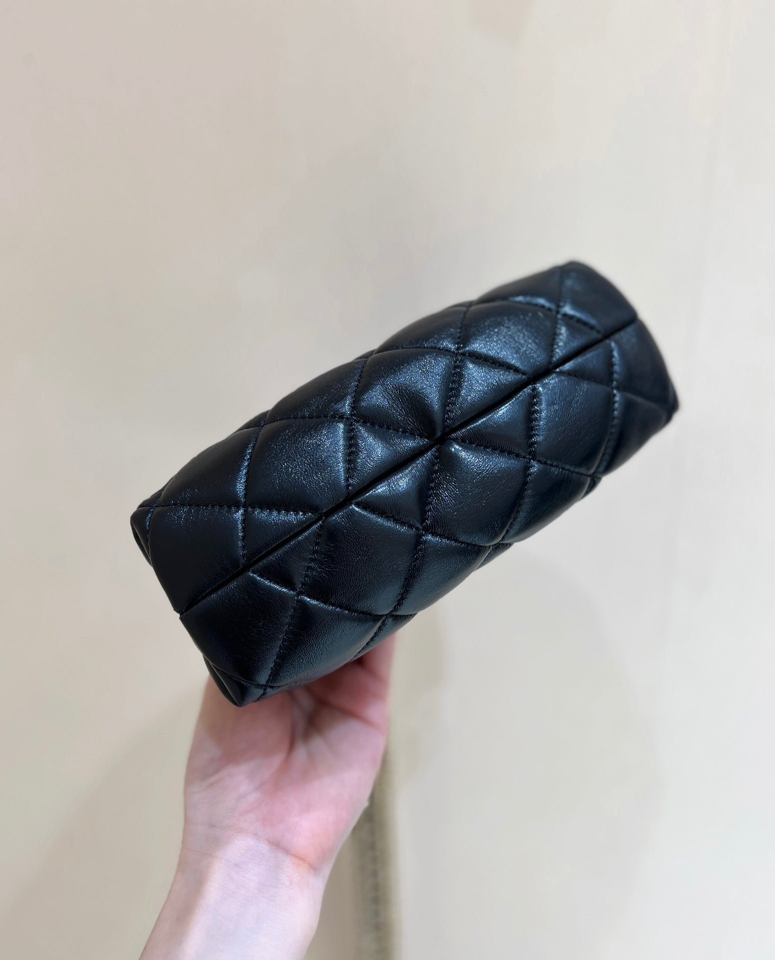 {Style No: WMKBAPA6} CHANEL HOBO 20 IN BLACK CALFSKIN GOLD HARDWARE - Image 5