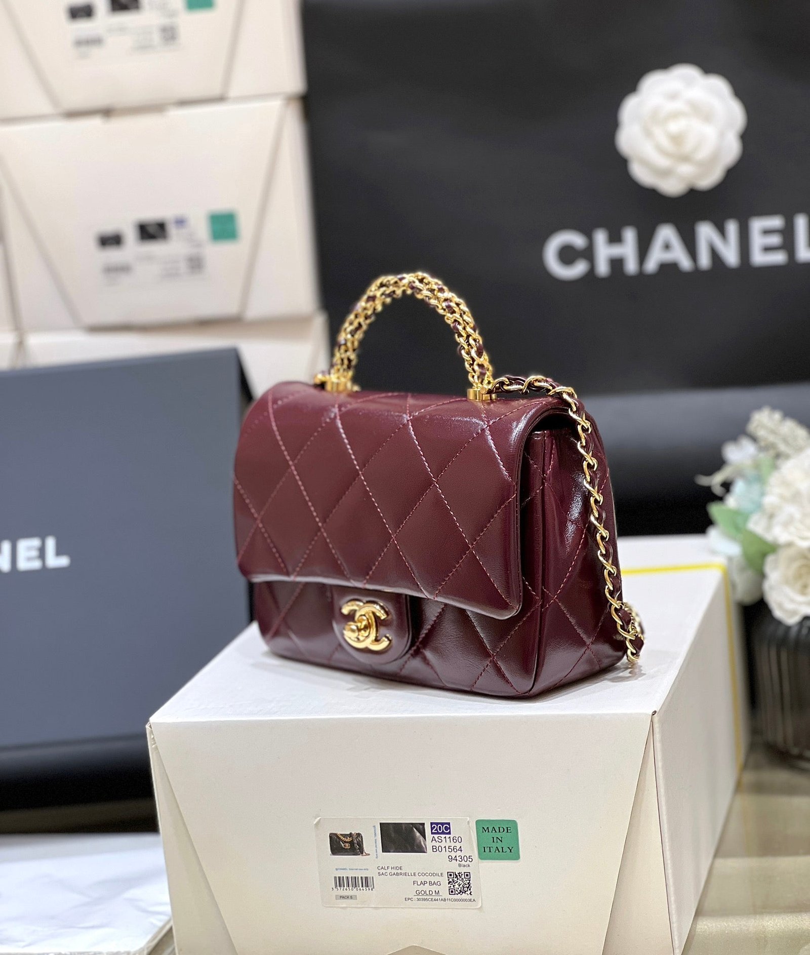 {Style No: K6HE4XNE} CHANEL TOP HANDLE 19 IN WINE RED LAMBSKIN GOLD HARDWARE - Image 3