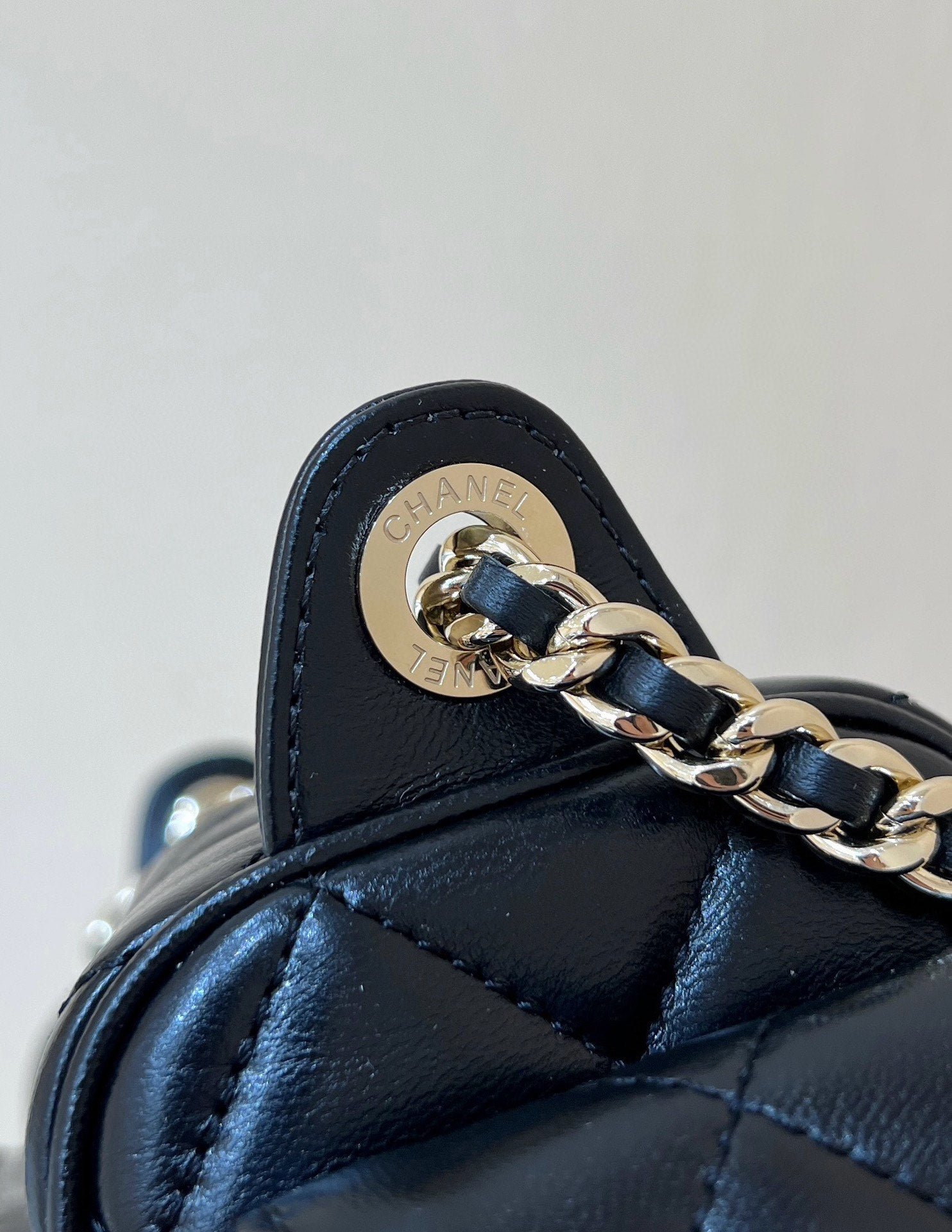 {Style No: T2WM2FI5} CHANEL CAMERA BAG 23 IN CONGO BLACK SHINY CALFSKIN - Image 8