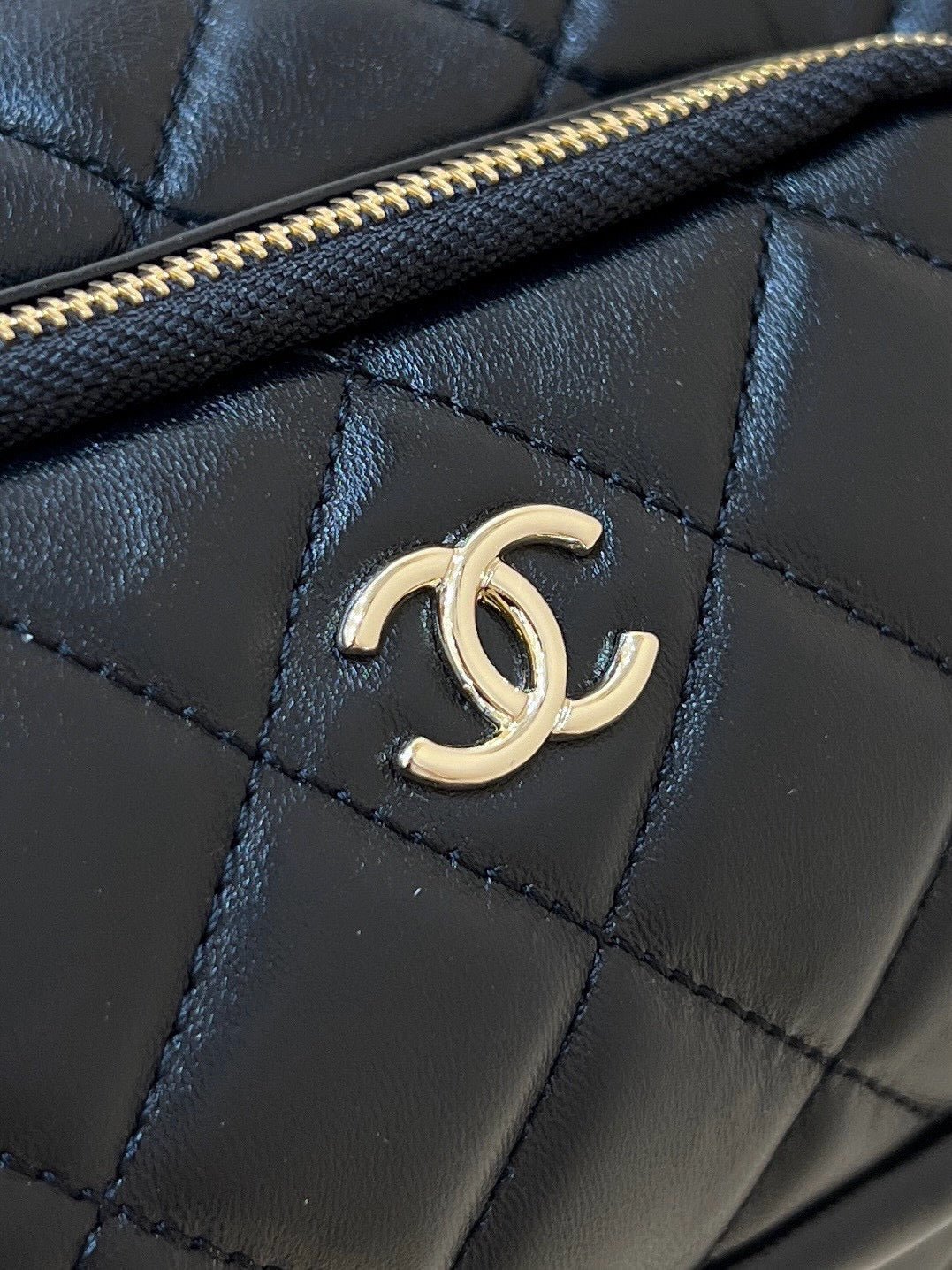 {Style No: T2WM2FI5} CHANEL CAMERA BAG 23 IN CONGO BLACK SHINY CALFSKIN - Image 7