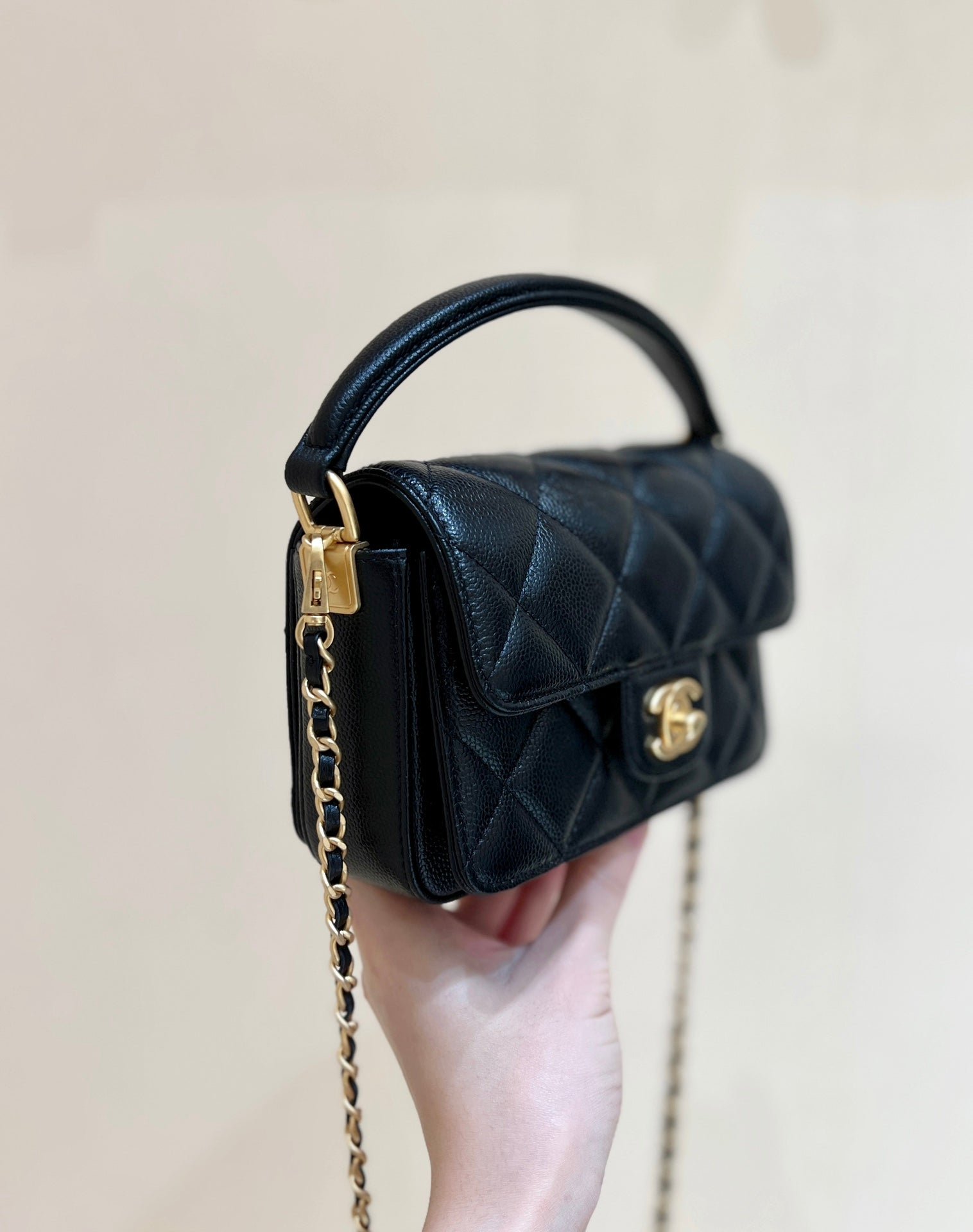 {Style No: 47UADNVL} CHANEL FLAP BAG 16 IN BLACK GRAINED CALFSKIN GOLD HARDWARE - Image 3