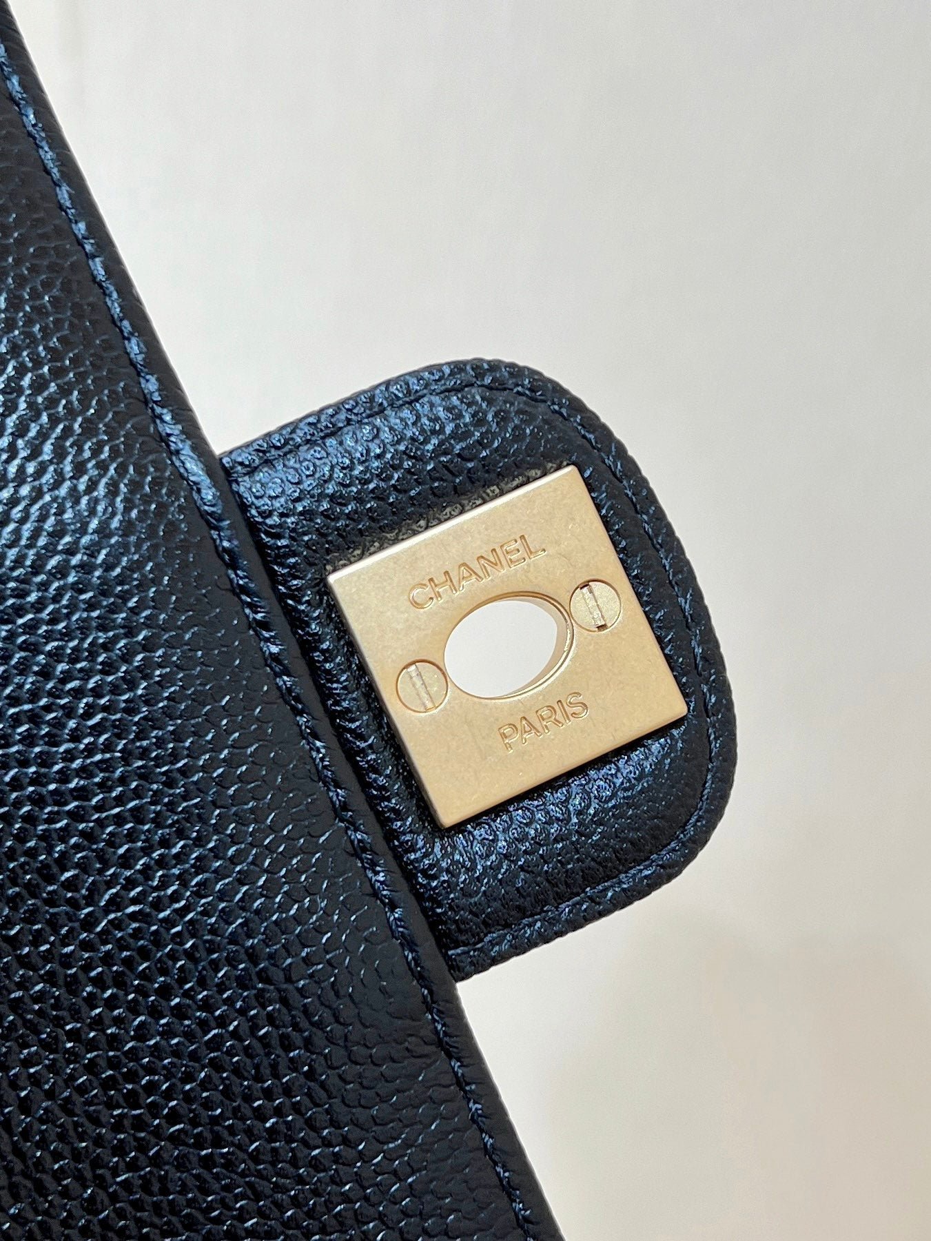 {Style No: 47UADNVL} CHANEL FLAP BAG 16 IN BLACK GRAINED CALFSKIN GOLD HARDWARE - Image 9