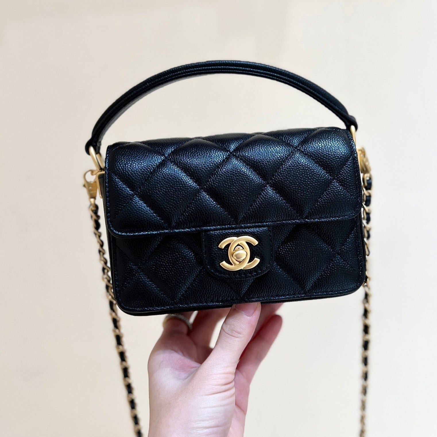 {Style No: 47UADNVL} CHANEL FLAP BAG 16 IN BLACK GRAINED CALFSKIN GOLD HARDWARE