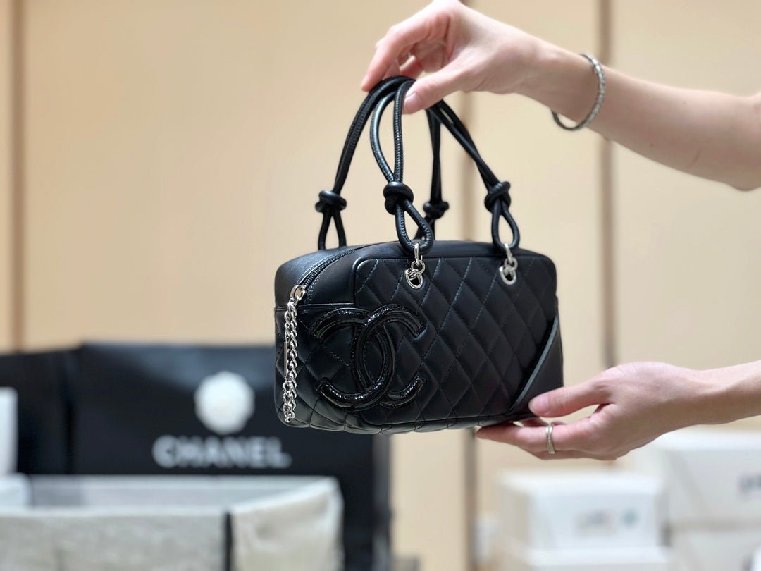 {Style No: UQ8RZZ64} 25S CHANEL CAMBON BOSTON BAG 27 IN FULL BLACK CALFSKIN - Image 3