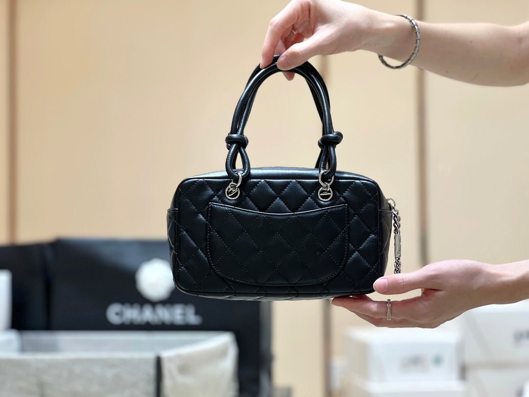 {Style No: UQ8RZZ64} 25S CHANEL CAMBON BOSTON BAG 27 IN FULL BLACK CALFSKIN - Image 2