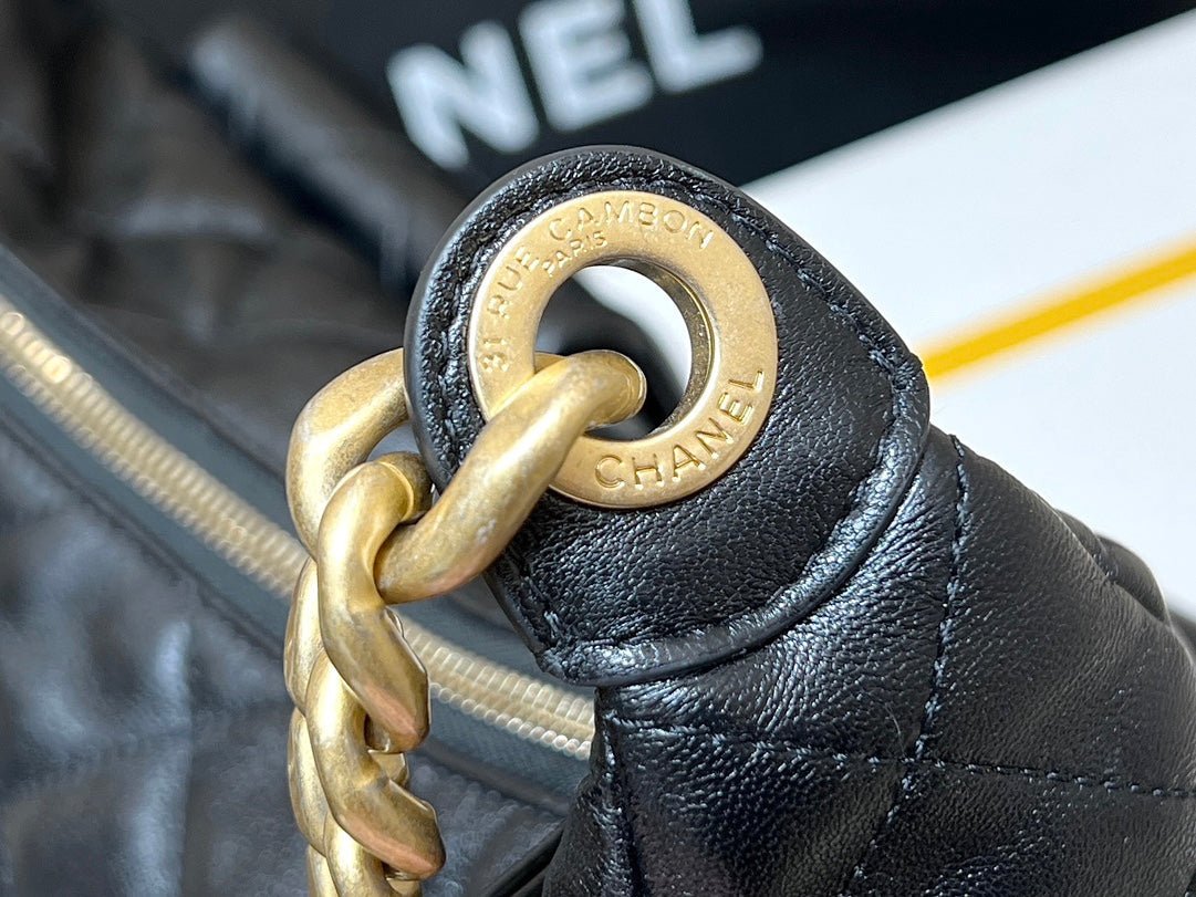 {Style No: MF3F7MPS} CHANEL QUILTED HOBO CARGO BAG 35 IN BLACK CALFSKIN GOLD CHAIN - Image 8