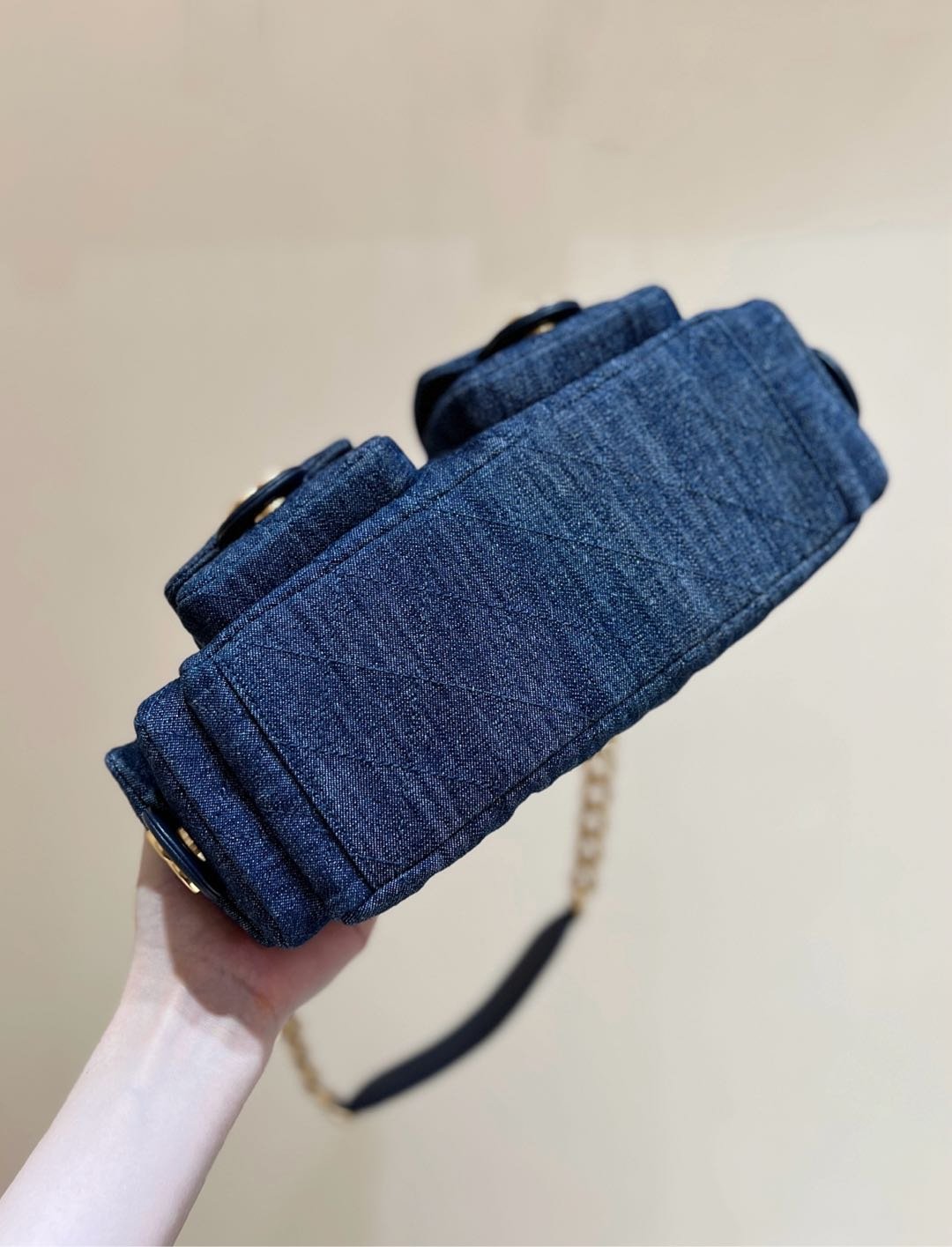 {Style No: DPWAIAPN} CHANEL 25S LARGE HOBO BAG 35 IN DARK BLUE DENIM GOLD HARDWARE - Image 6