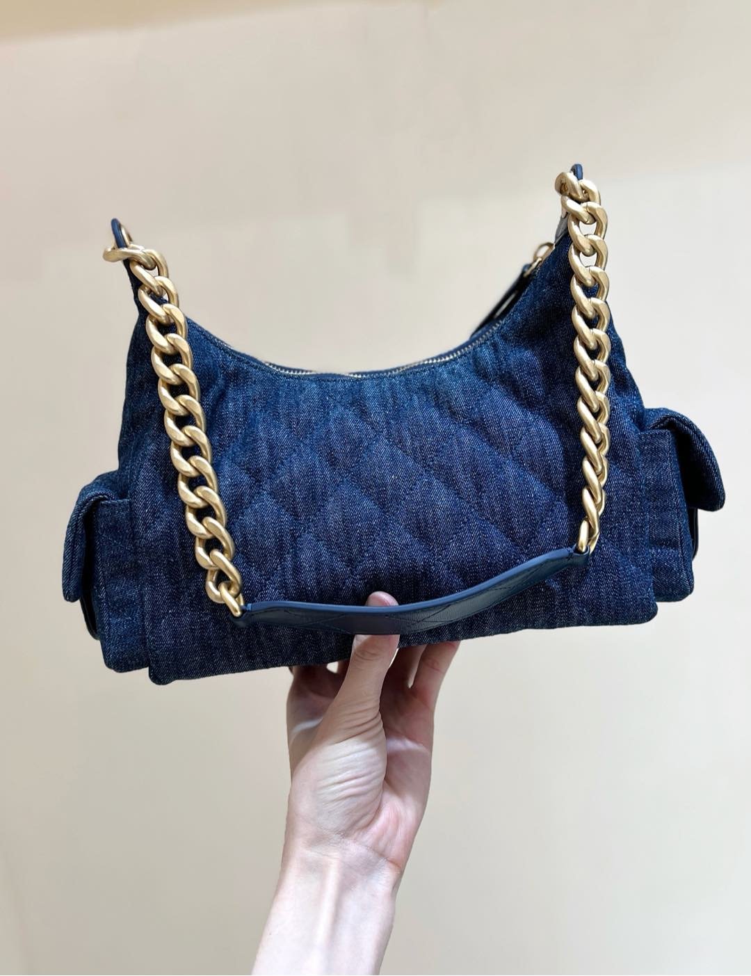 {Style No: DPWAIAPN} CHANEL 25S LARGE HOBO BAG 35 IN DARK BLUE DENIM GOLD HARDWARE - Image 2