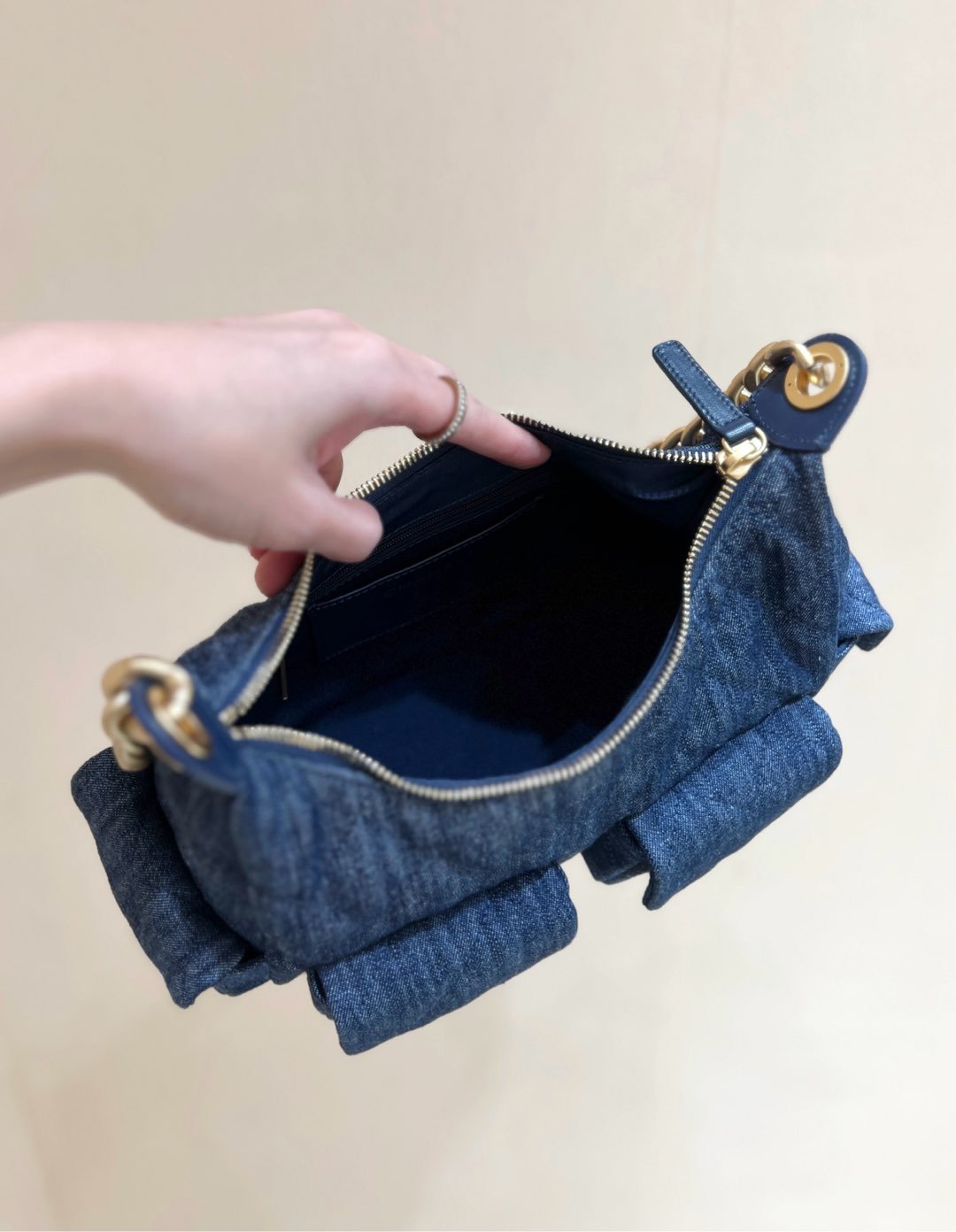 {Style No: DPWAIAPN} CHANEL 25S LARGE HOBO BAG 35 IN DARK BLUE DENIM GOLD HARDWARE - Image 5
