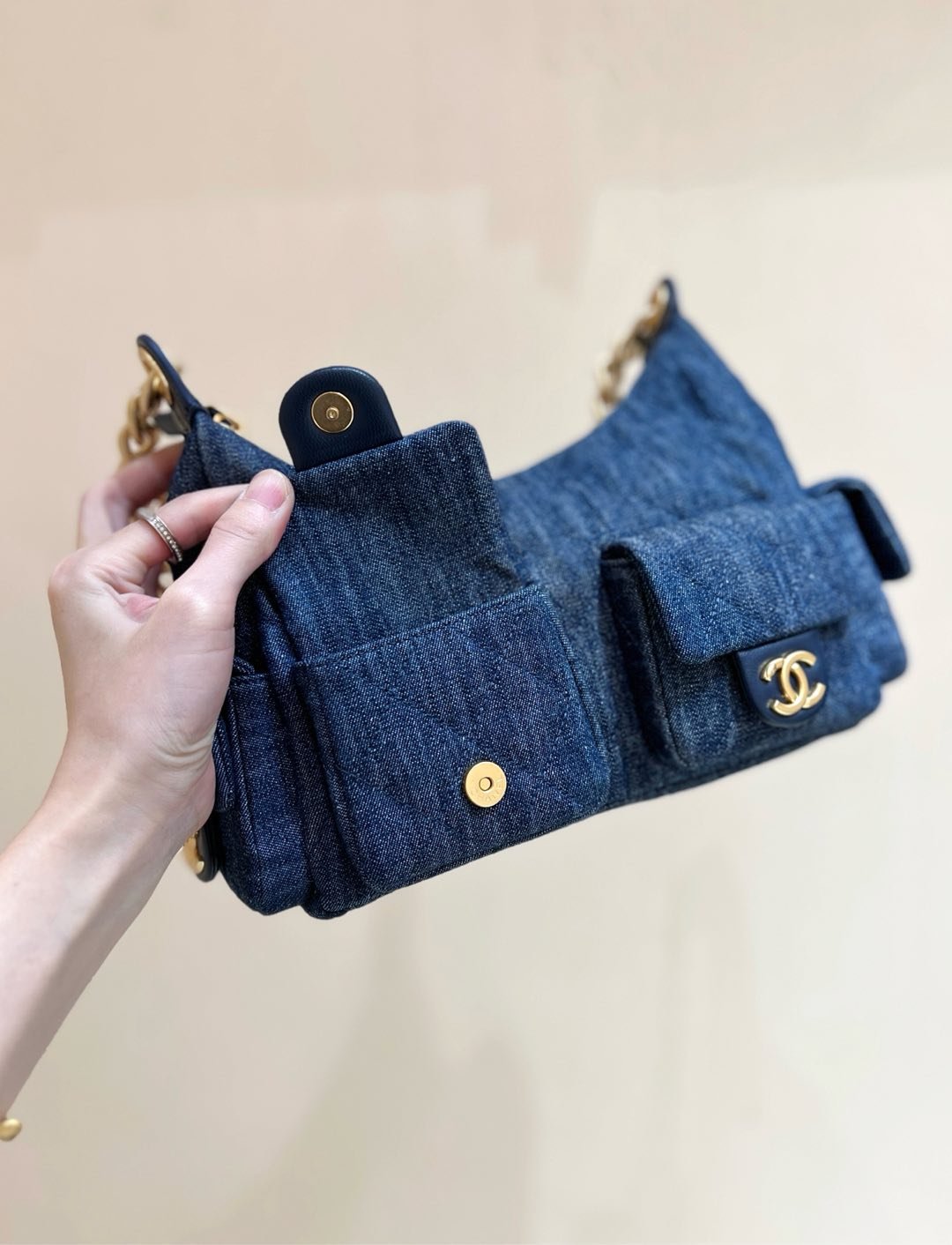 {Style No: DPWAIAPN} CHANEL 25S LARGE HOBO BAG 35 IN DARK BLUE DENIM GOLD HARDWARE - Image 3