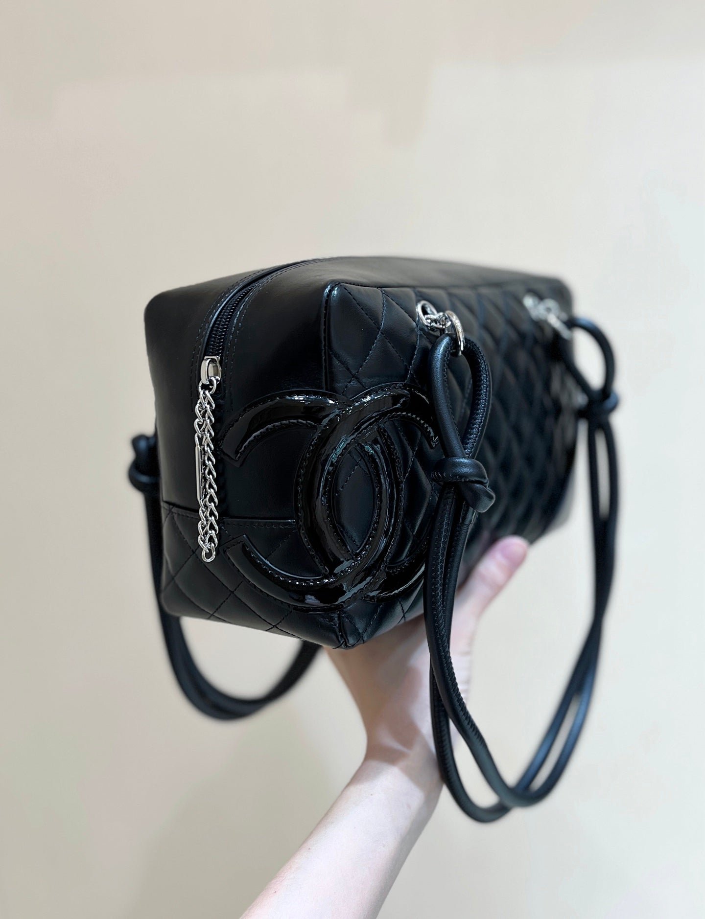 {Style No: UQ8RZZ64} 25S CHANEL CAMBON BOSTON BAG 27 IN FULL BLACK CALFSKIN - Image 6