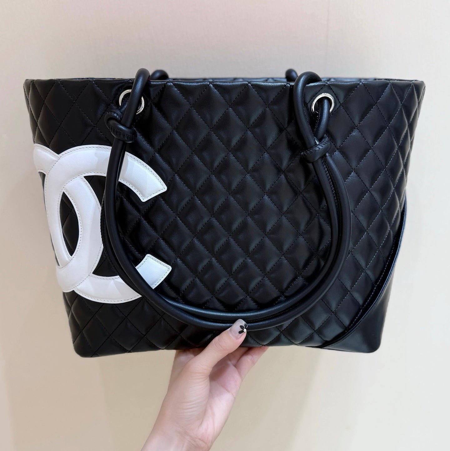 {Style No: 9K6JHTH5} CHANEL 25S CAMBON LIGNE TOTE BAG 30 IN BLACK AND WHITE LAMBSKIN