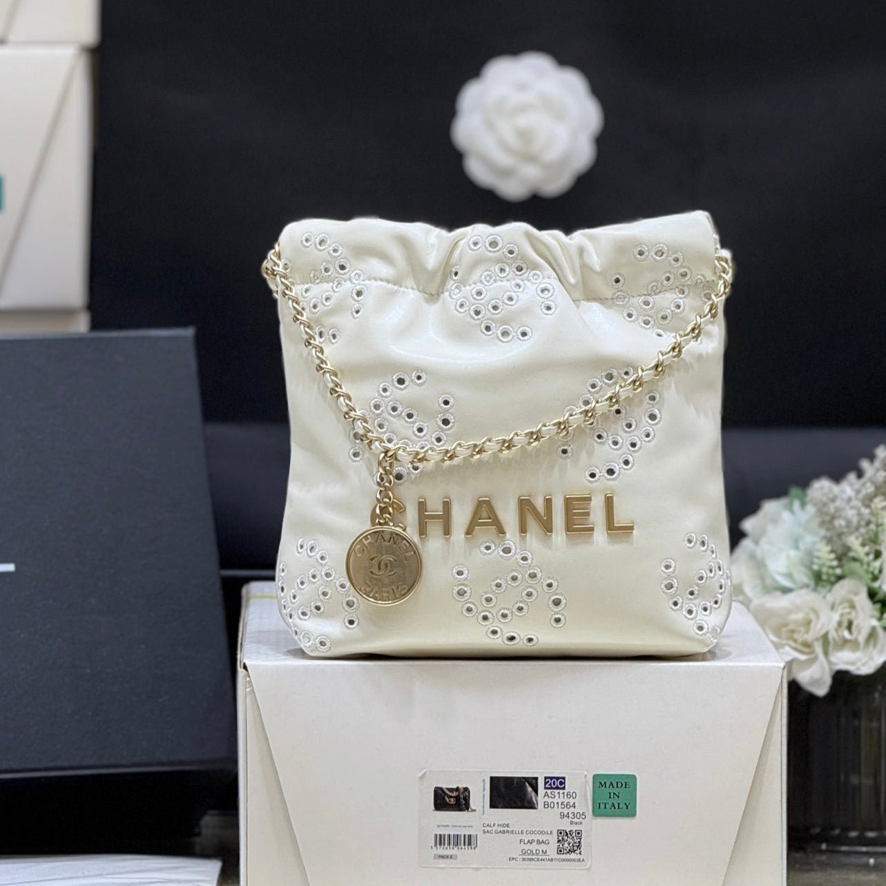 {Style No: OEPZYAWY} 25S CHANEL MINI BAG 20 IN IVORY LAMBSKIN - Image 2