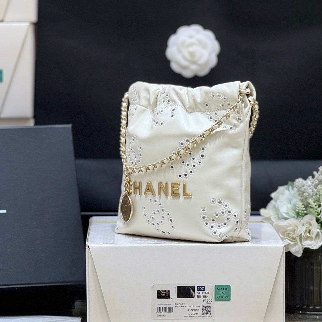 {Style No: OEPZYAWY} 25S CHANEL MINI BAG 20 IN IVORY LAMBSKIN - Image 3
