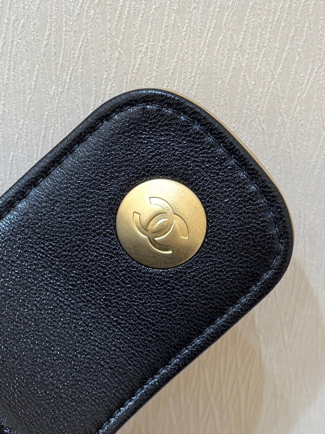 {Style No: VXUQG4MX} CHANEL 25S LARGE HOBO BAG 36 IN SUEDE COMBINED WITH LAMBSKIN GOLD HARDWARE - Image 7