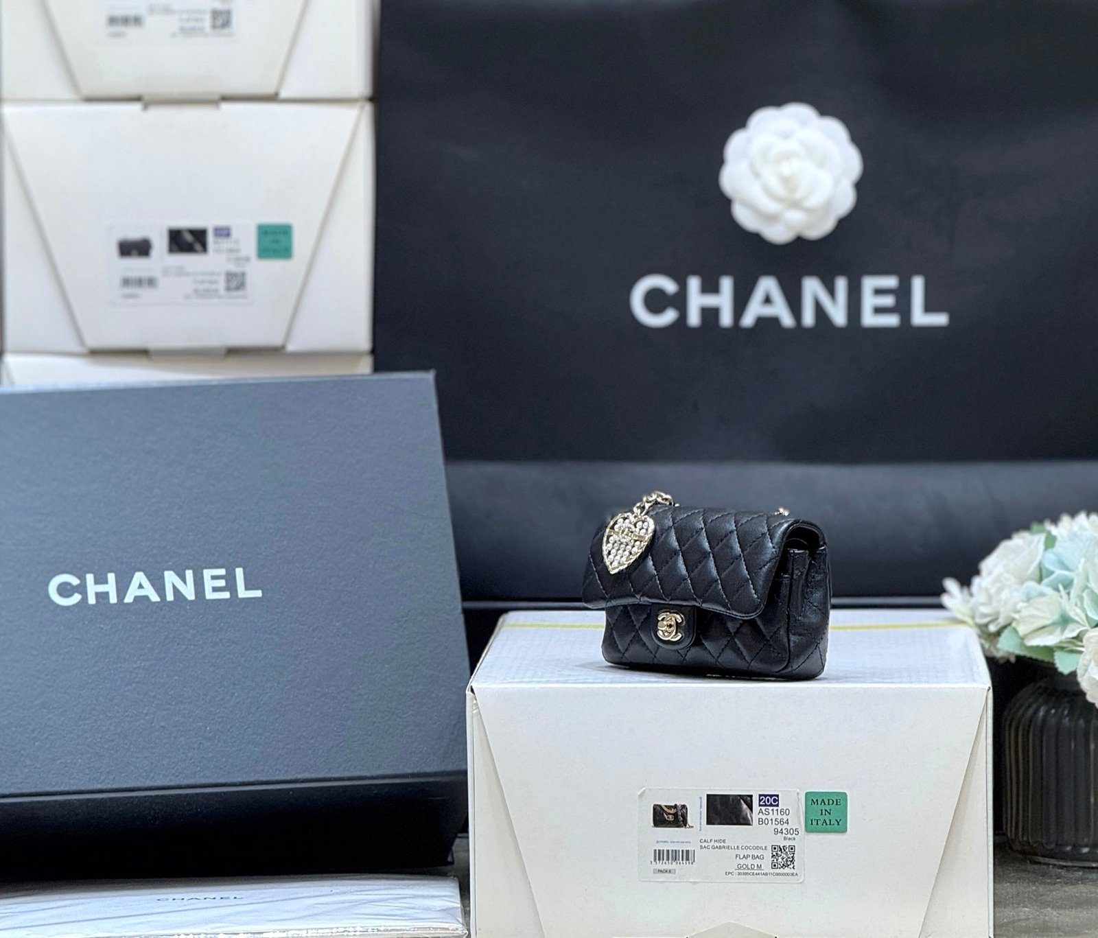 {Style No: 1W334QKB} 25S CHANEL MINI CF BAG 12 IN BLACK LAMBSKIN HEART MODEL - Image 9