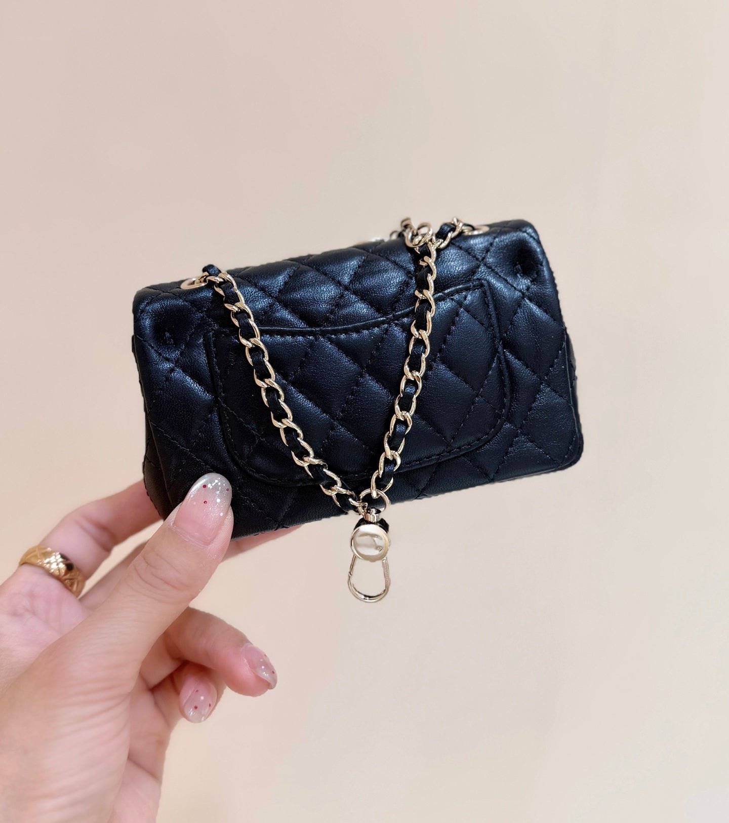 {Style No: 1W334QKB} 25S CHANEL MINI CF BAG 12 IN BLACK LAMBSKIN HEART MODEL - Image 3