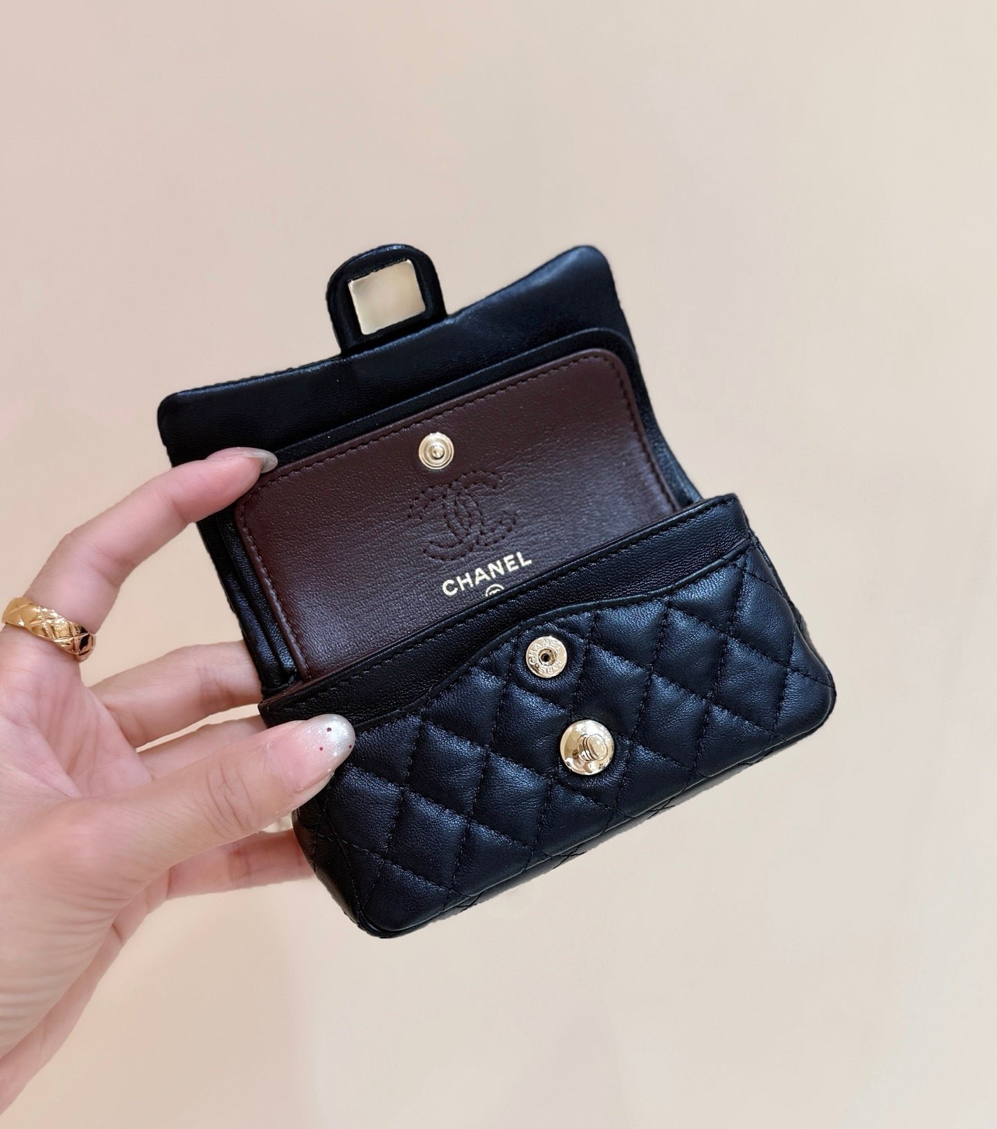 {Style No: 1W334QKB} 25S CHANEL MINI CF BAG 12 IN BLACK LAMBSKIN HEART MODEL - Image 5