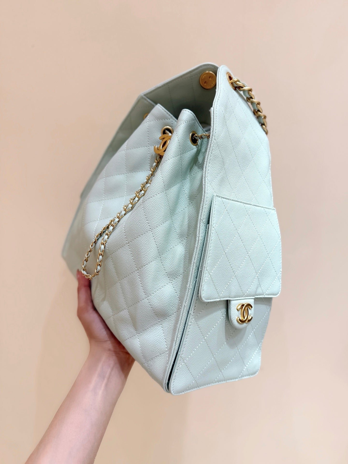{Style No: EFEAFI8U} CHANEL 25S HANDBAG IN PALE CYAN 40 GRAINED CALFSKIN GOLD HARDWARE - Image 3