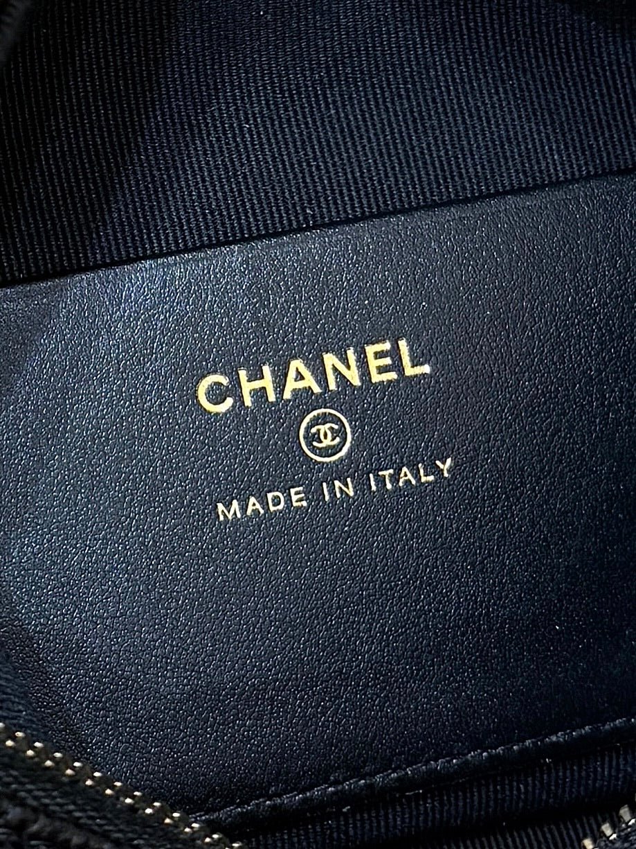 {Style No: 4ZVIHIXG} CHANEL 25S HOBO BAG 21 IN BLACK GRAINED CALFSKIN EMBELLISHED LOGO - Image 7