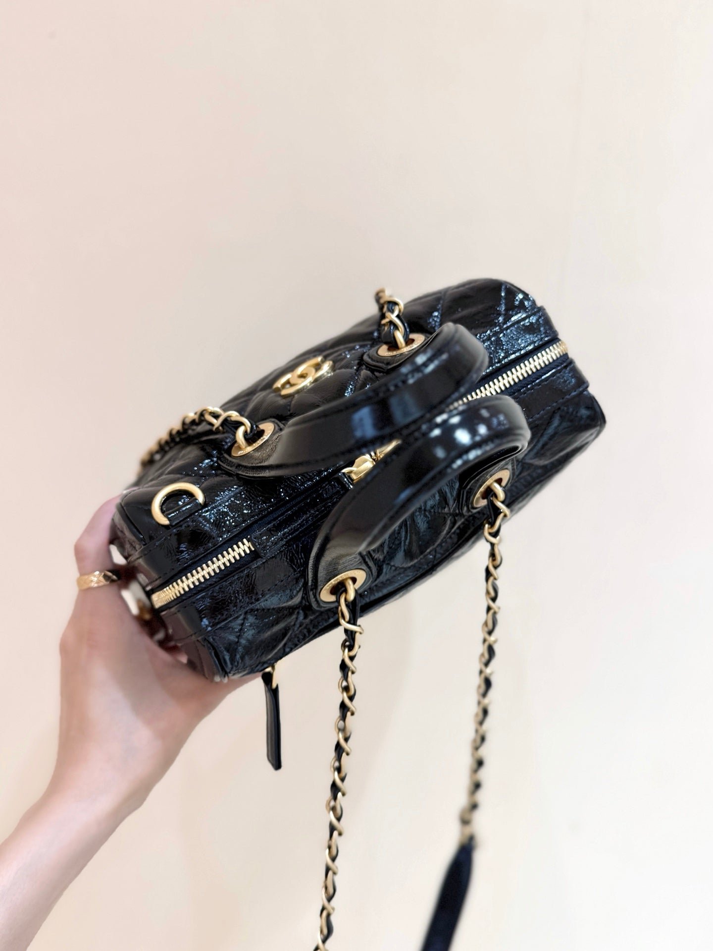 {Style No: BNK44I7T} CHANEL 25S SMALL BOWLING BAG 21 IN BLACK CALFSKIN GOLD HARDWARE - Image 4