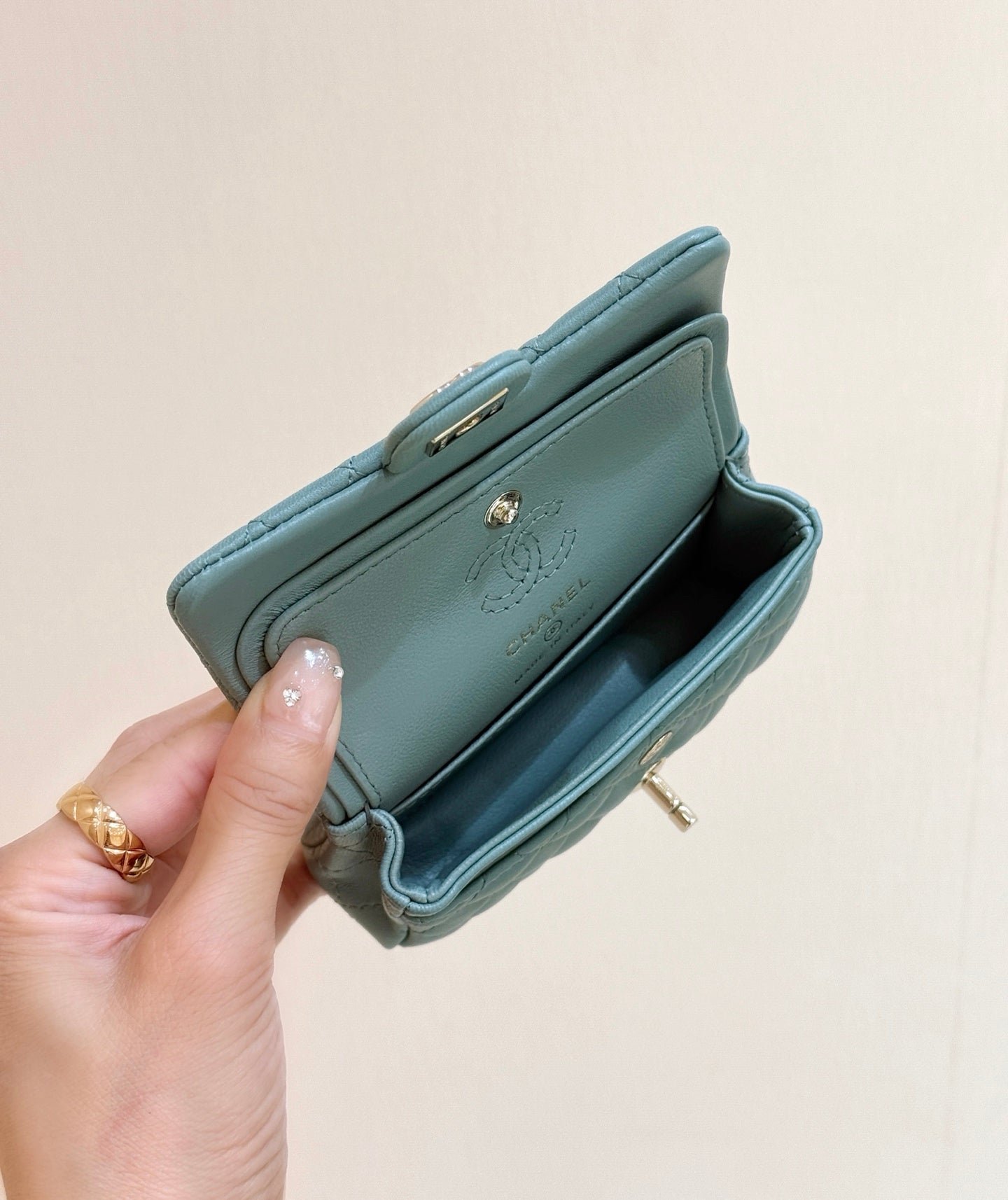 {Style No: H6D1LJFY} 25S CHANEL MINI CF BAG 12 IN MUTED TEAL LAMBSKIN HEART MODEL - Image 6