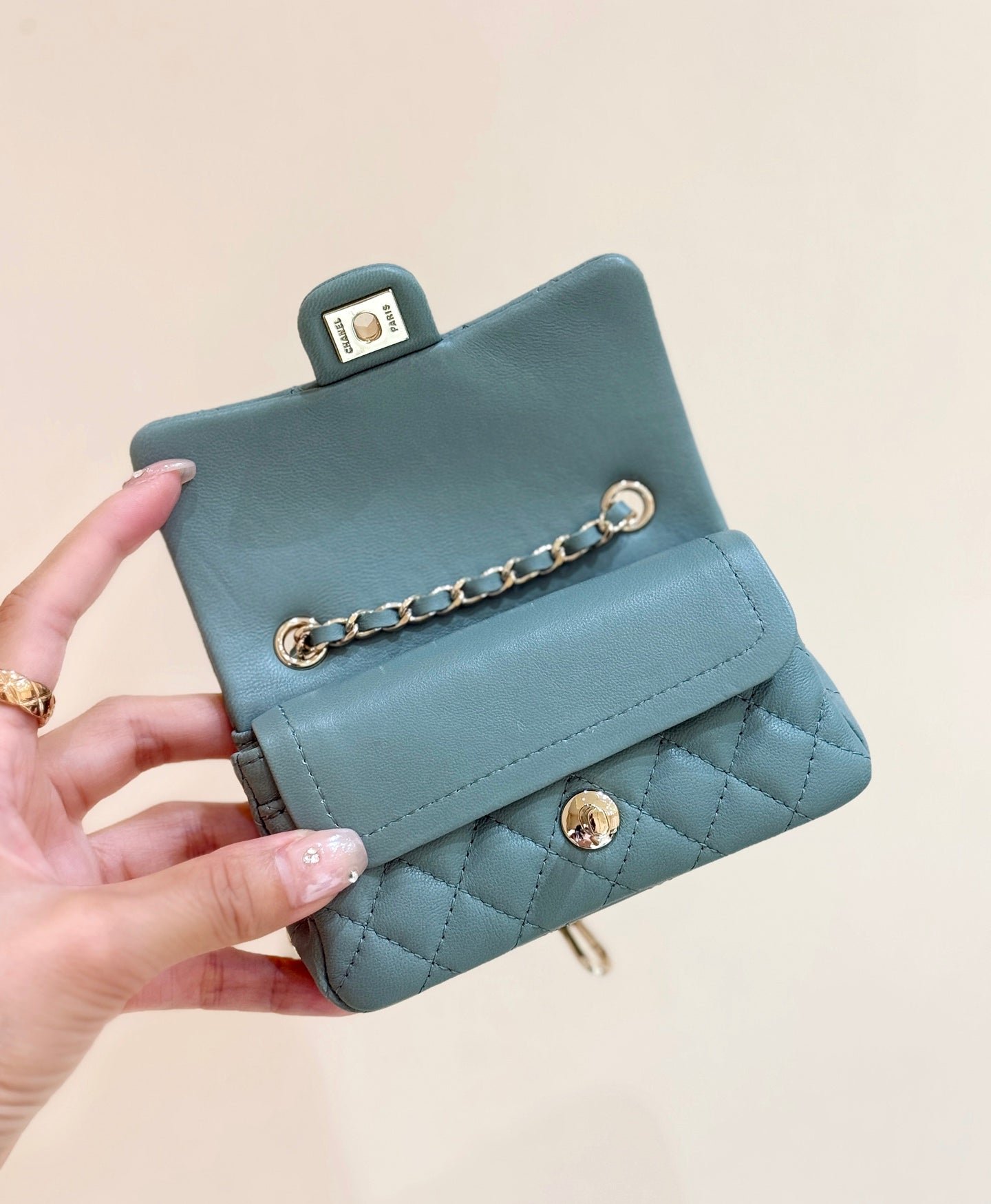 {Style No: H6D1LJFY} 25S CHANEL MINI CF BAG 12 IN MUTED TEAL LAMBSKIN HEART MODEL - Image 4