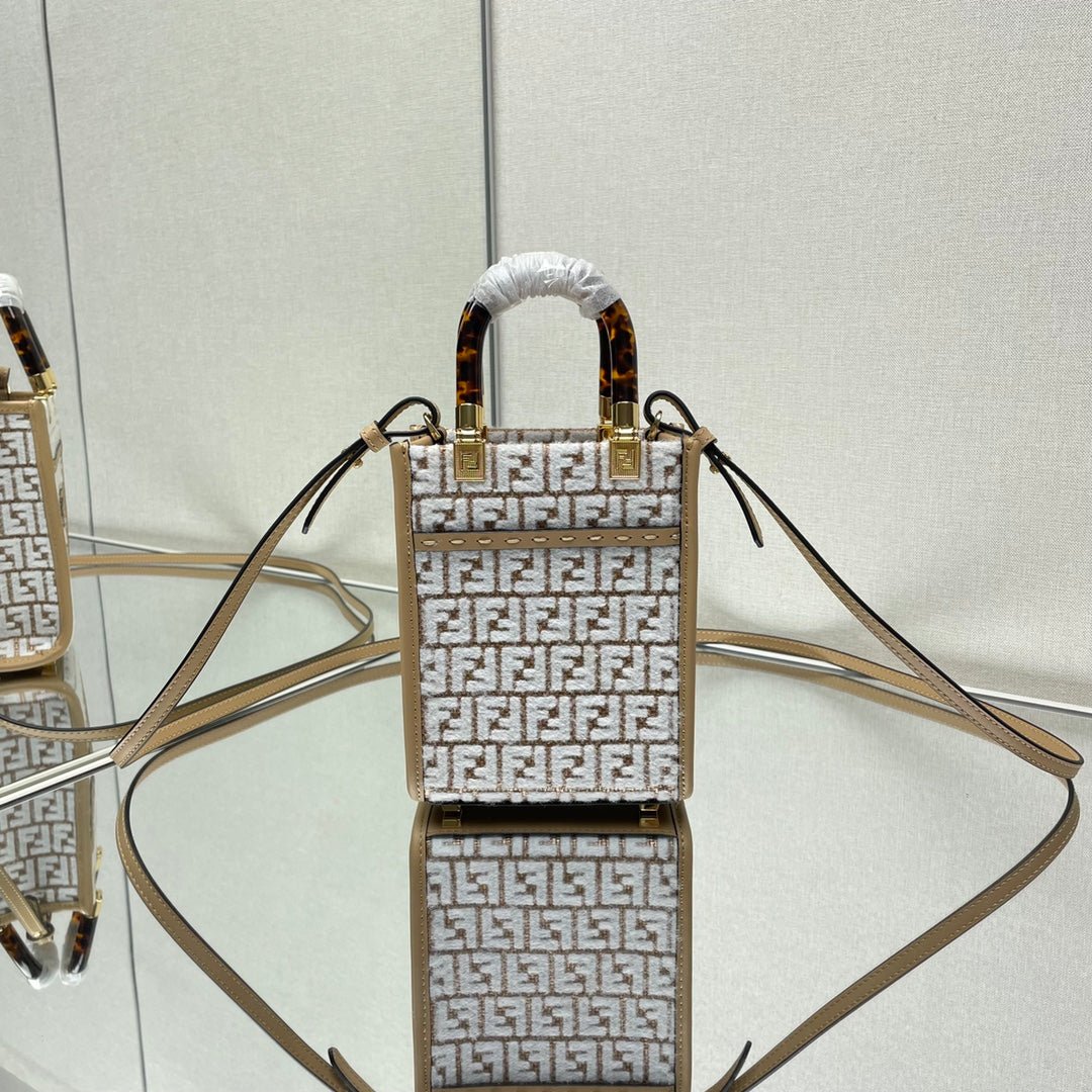 {Style No: MFXJ95IE} MINI SUNSHINE 18 IN WHITE WOOL AND CAMEL BROWN RAFFIA CALFSKIN TRIM - Image 3