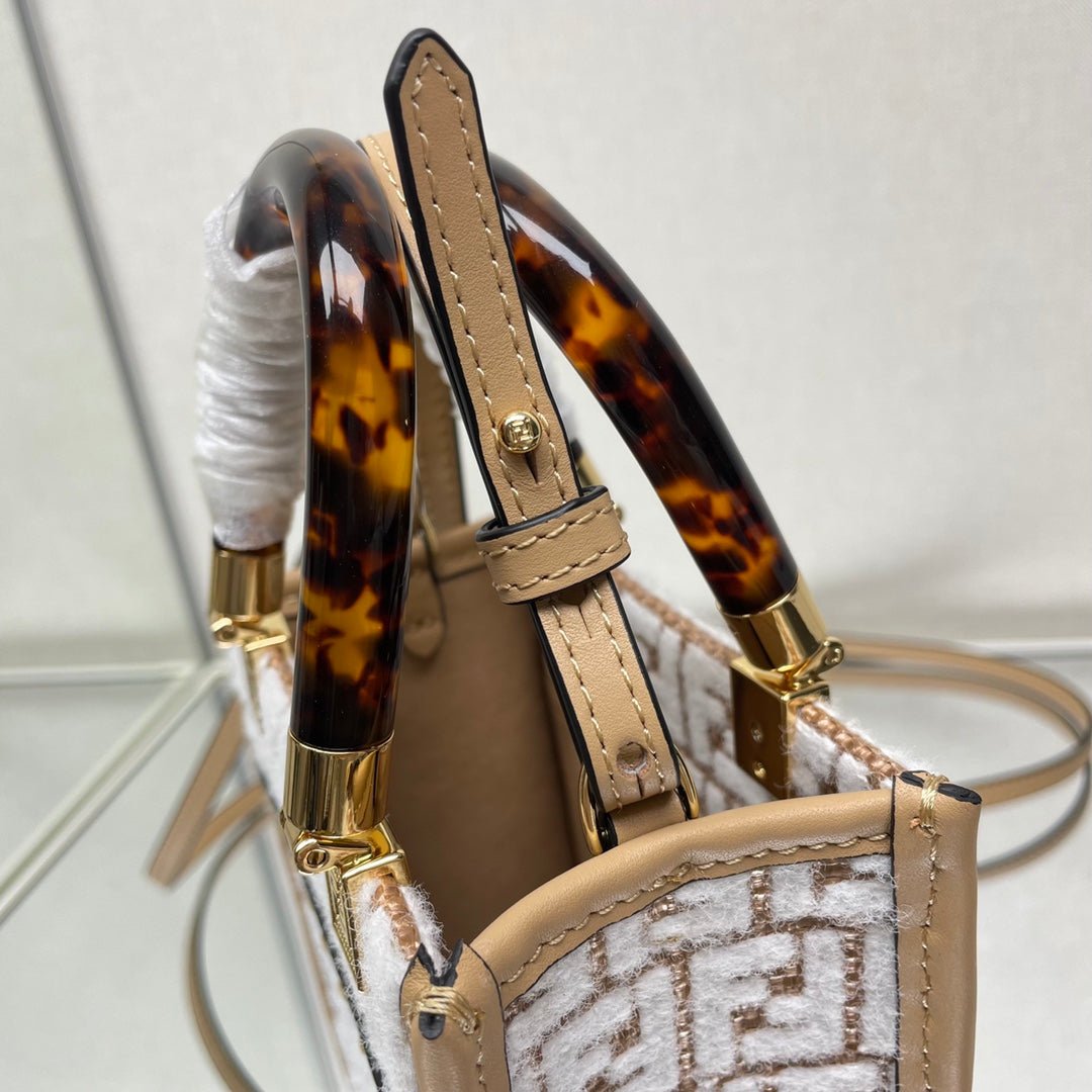 {Style No: MFXJ95IE} MINI SUNSHINE 18 IN WHITE WOOL AND CAMEL BROWN RAFFIA CALFSKIN TRIM - Image 7