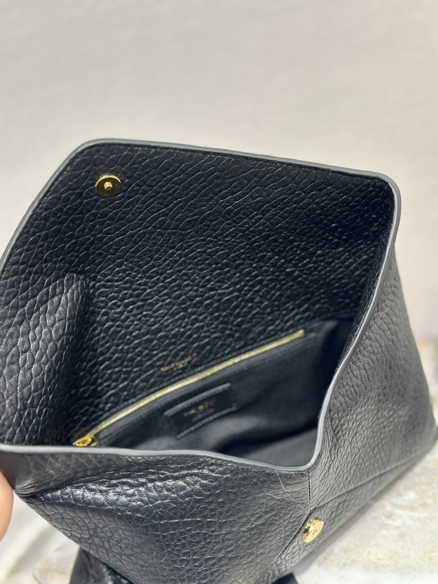 {Style No: NWAHPCES} ENVELOPE CLUTCH 29 IN BLACK LAMBSKIN COPPER LOGO - Image 2