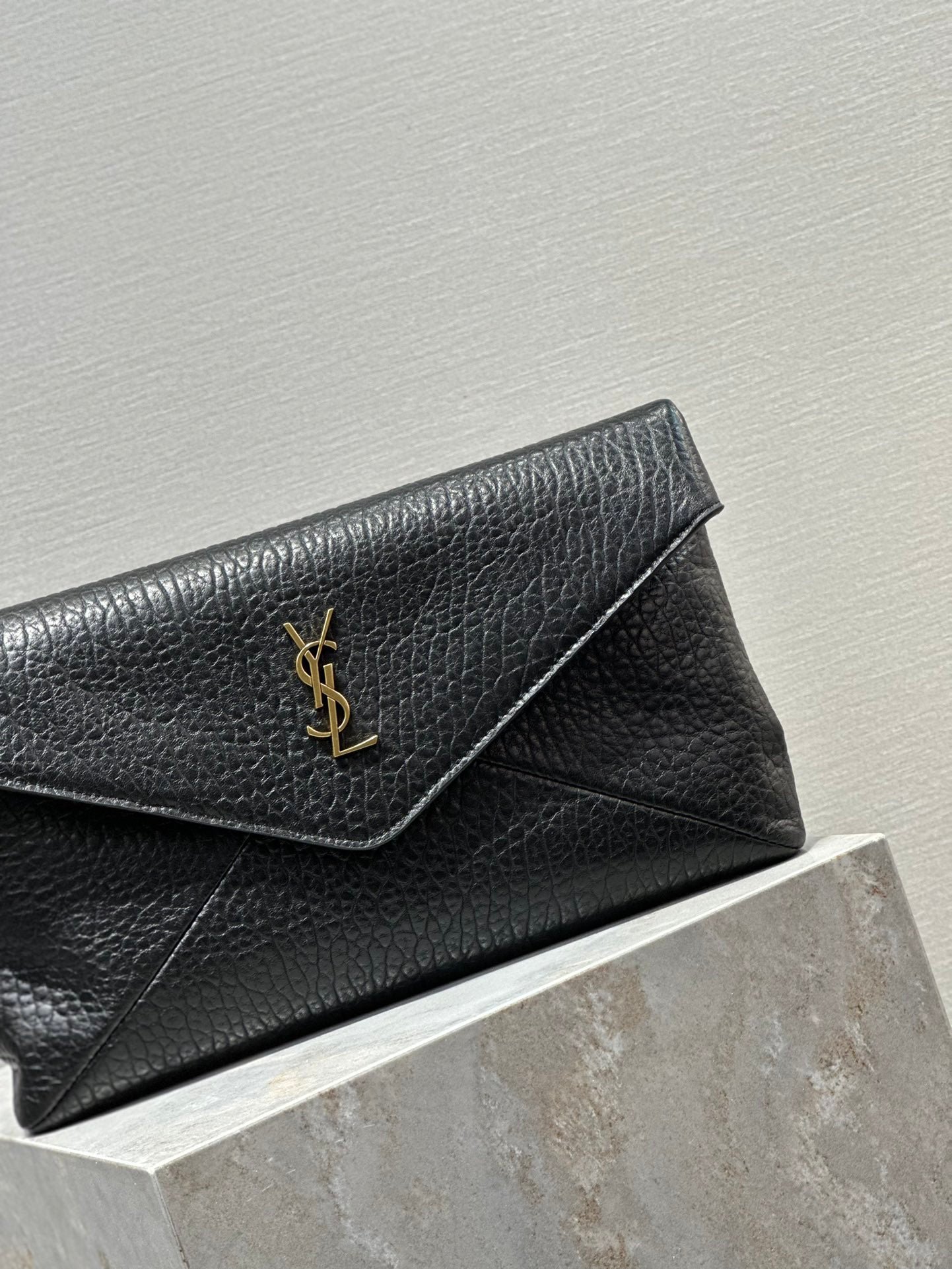{Style No: NWAHPCES} ENVELOPE CLUTCH 29 IN BLACK LAMBSKIN COPPER LOGO - Image 6