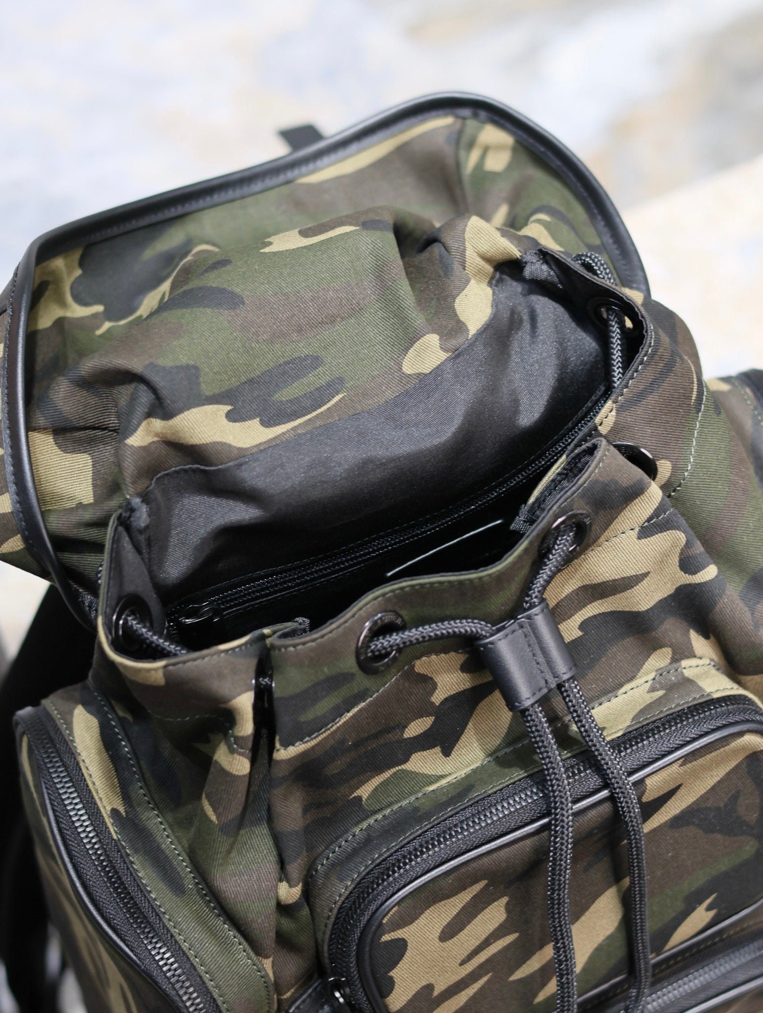 {Style No: U3I6NM3H} CITY MULTI-POCKET BACKPACK 42 IN CAMOUFLAGE PATTERN NYLON AND BLACK CALFSKIN - Image 4