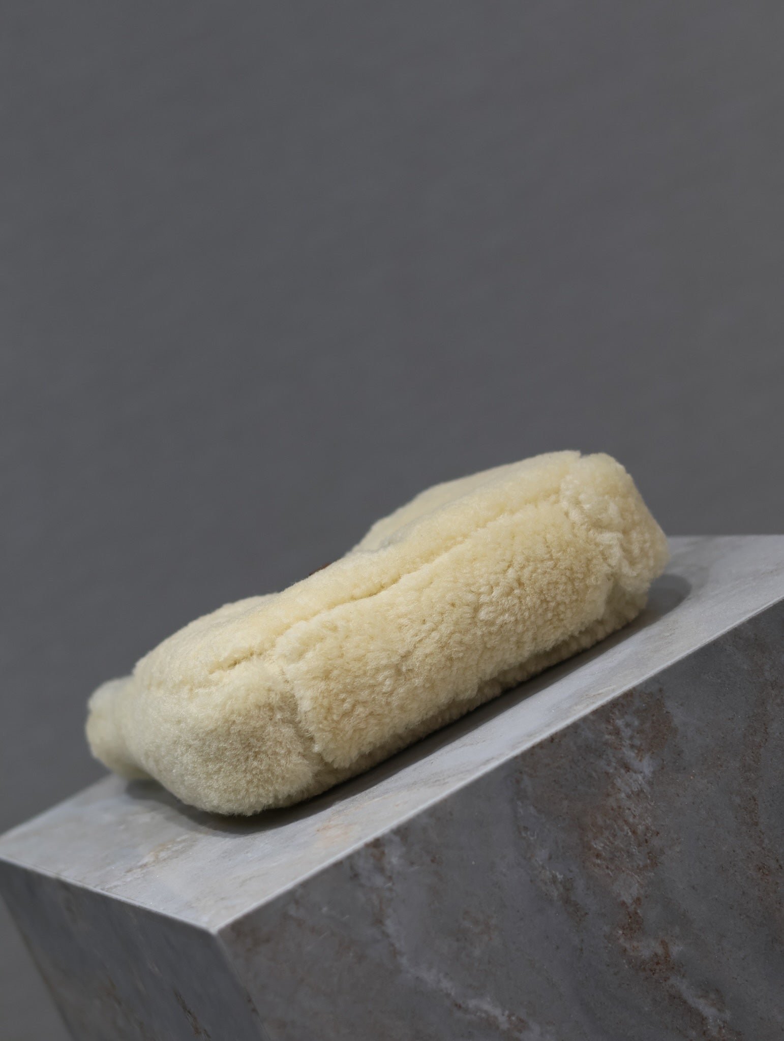 {Style No: KOL6MAA5} LE 5 À 7 MINI BAG 19 IN CREAM SHEARLING AND BROWN CALFSKIN TRIM - Image 9