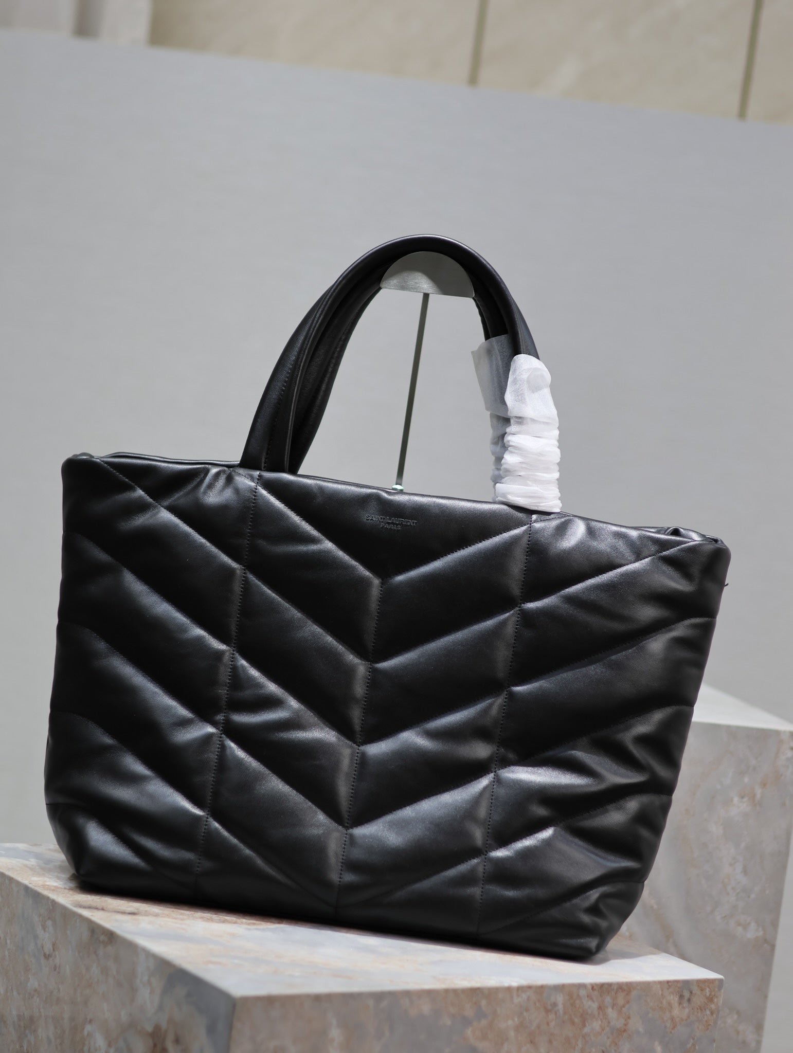 {Style No: ZHAW7HJY} PUFFER LARGE TOTE BAG 57 IN BLACK NAPA LAMBSKIN - Image 4