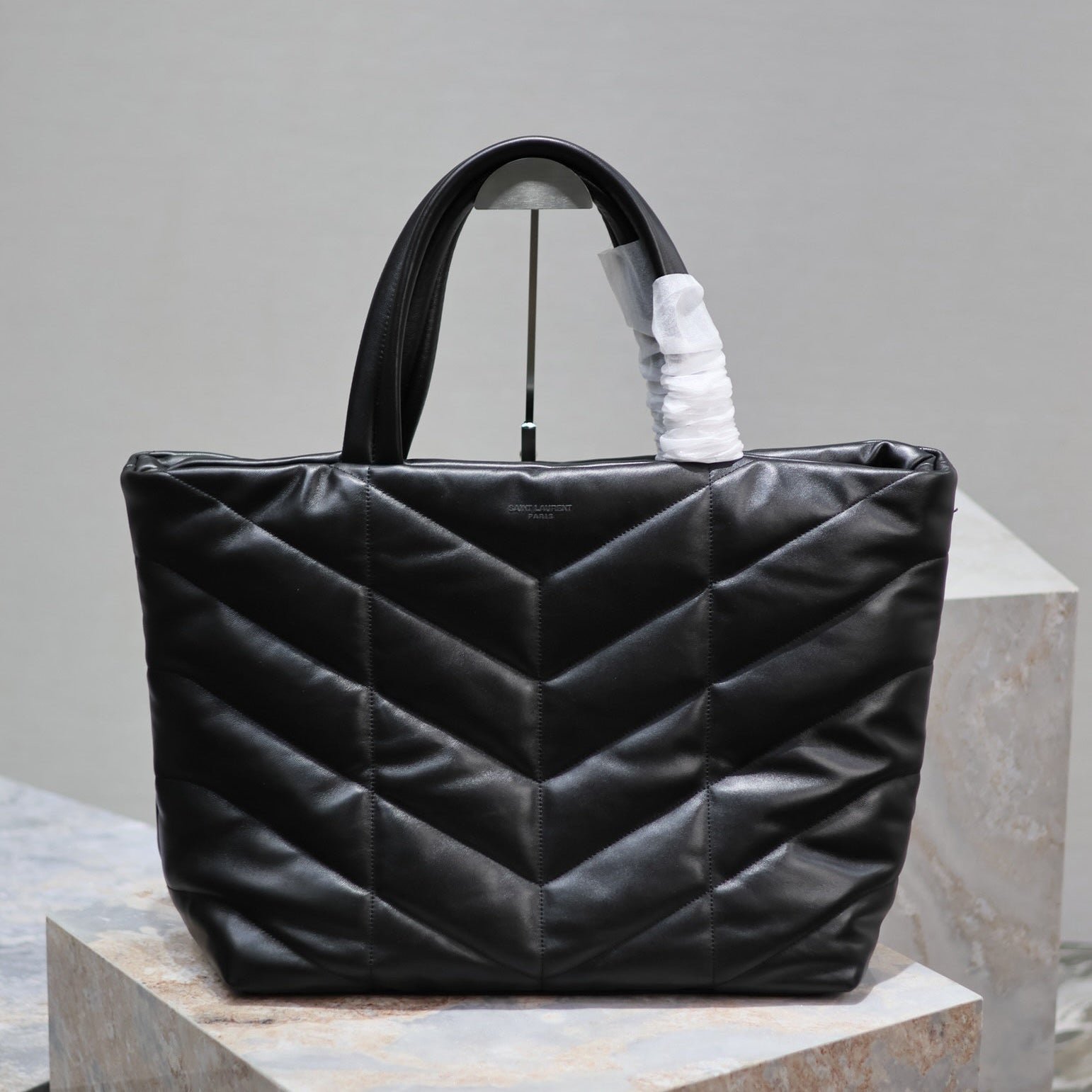 {Style No: ZHAW7HJY} PUFFER LARGE TOTE BAG 57 IN BLACK NAPA LAMBSKIN