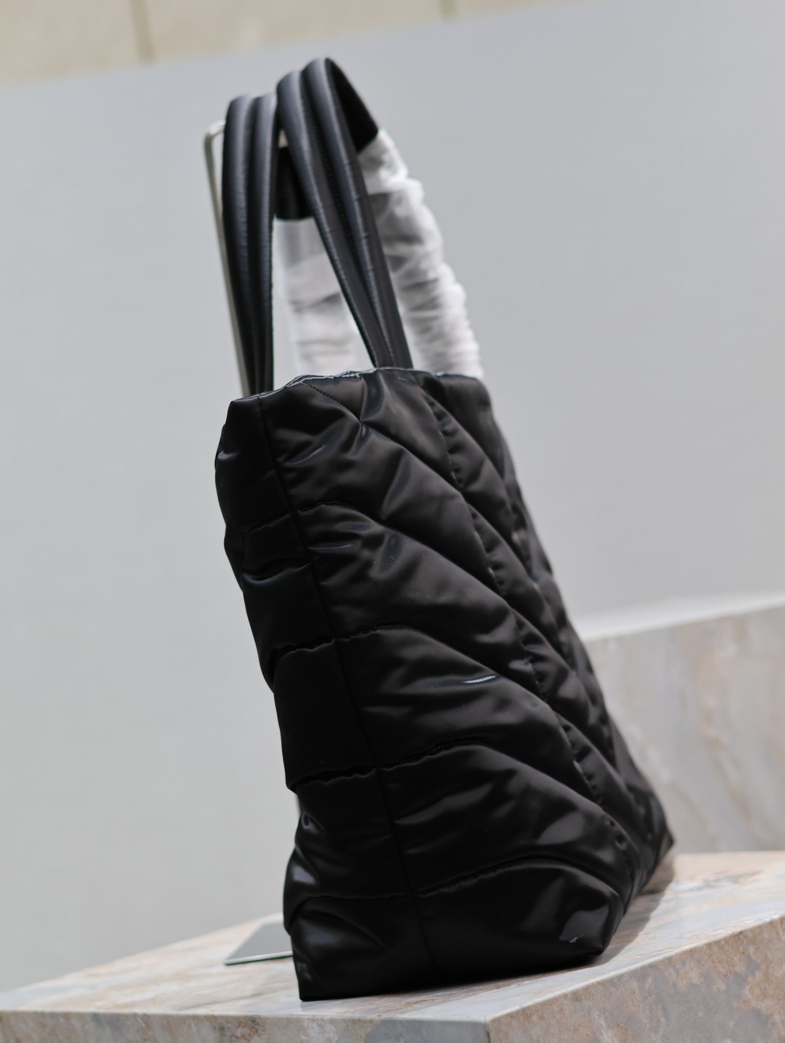 {Style No: 56M2LNOO} PUFFER LARGE TOTE BAG 57 IN BLACK SILK - Image 2
