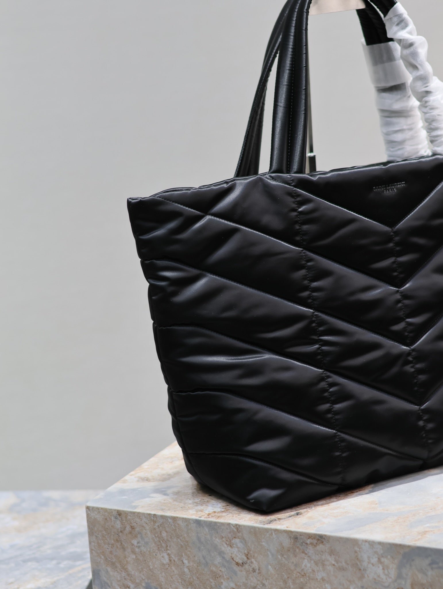 {Style No: 56M2LNOO} PUFFER LARGE TOTE BAG 57 IN BLACK SILK - Image 4