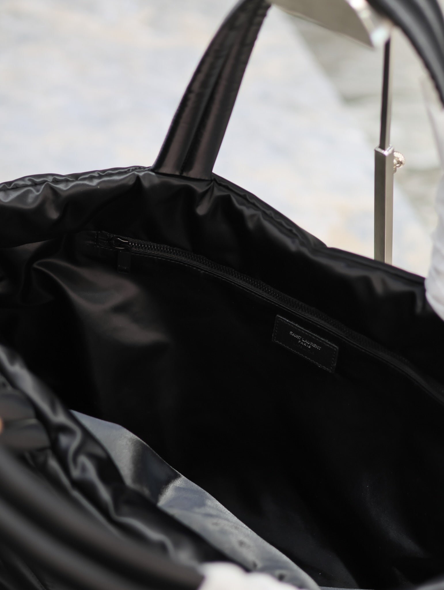 {Style No: 56M2LNOO} PUFFER LARGE TOTE BAG 57 IN BLACK SILK - Image 6