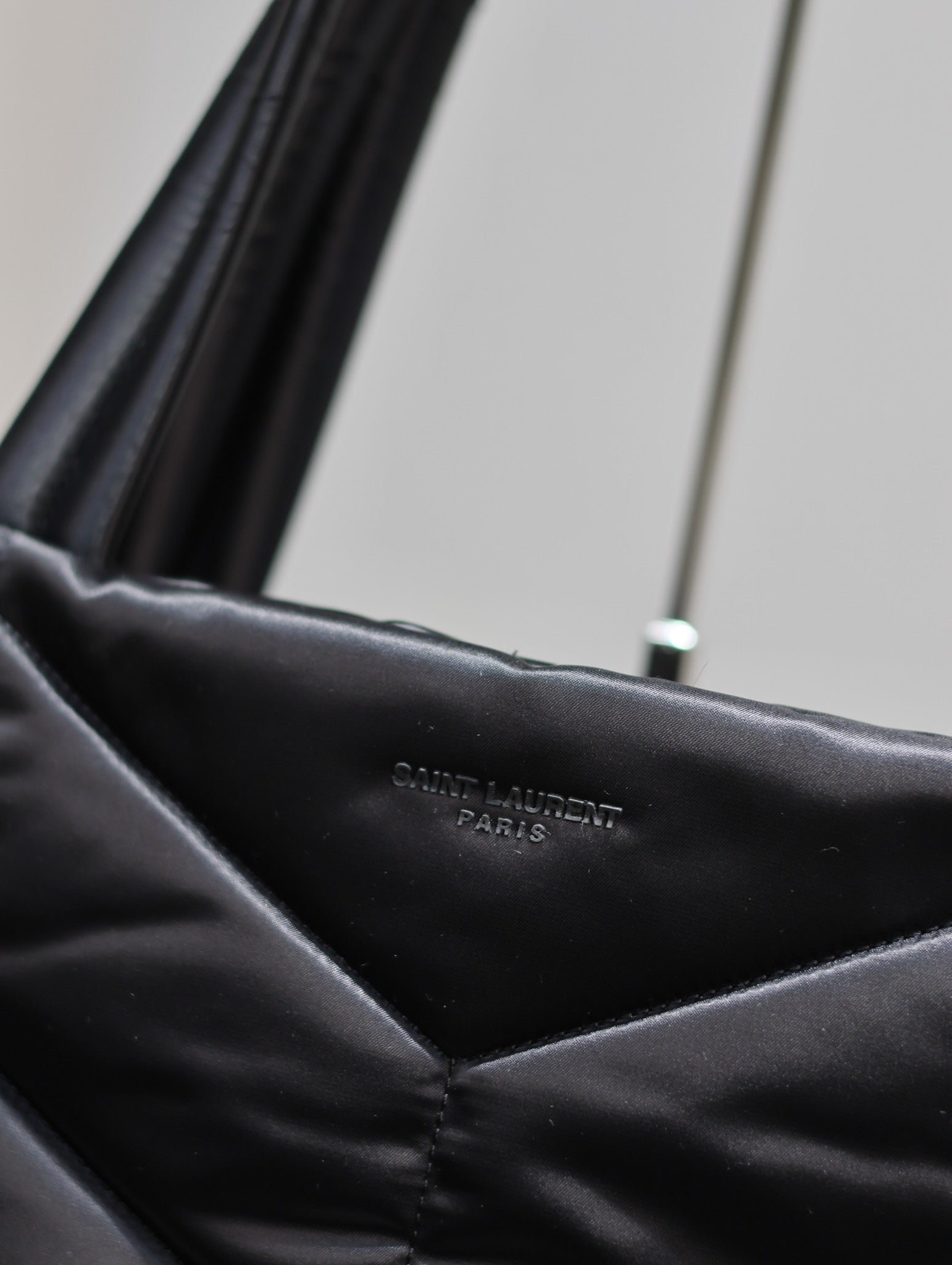 {Style No: 56M2LNOO} PUFFER LARGE TOTE BAG 57 IN BLACK SILK - Image 8
