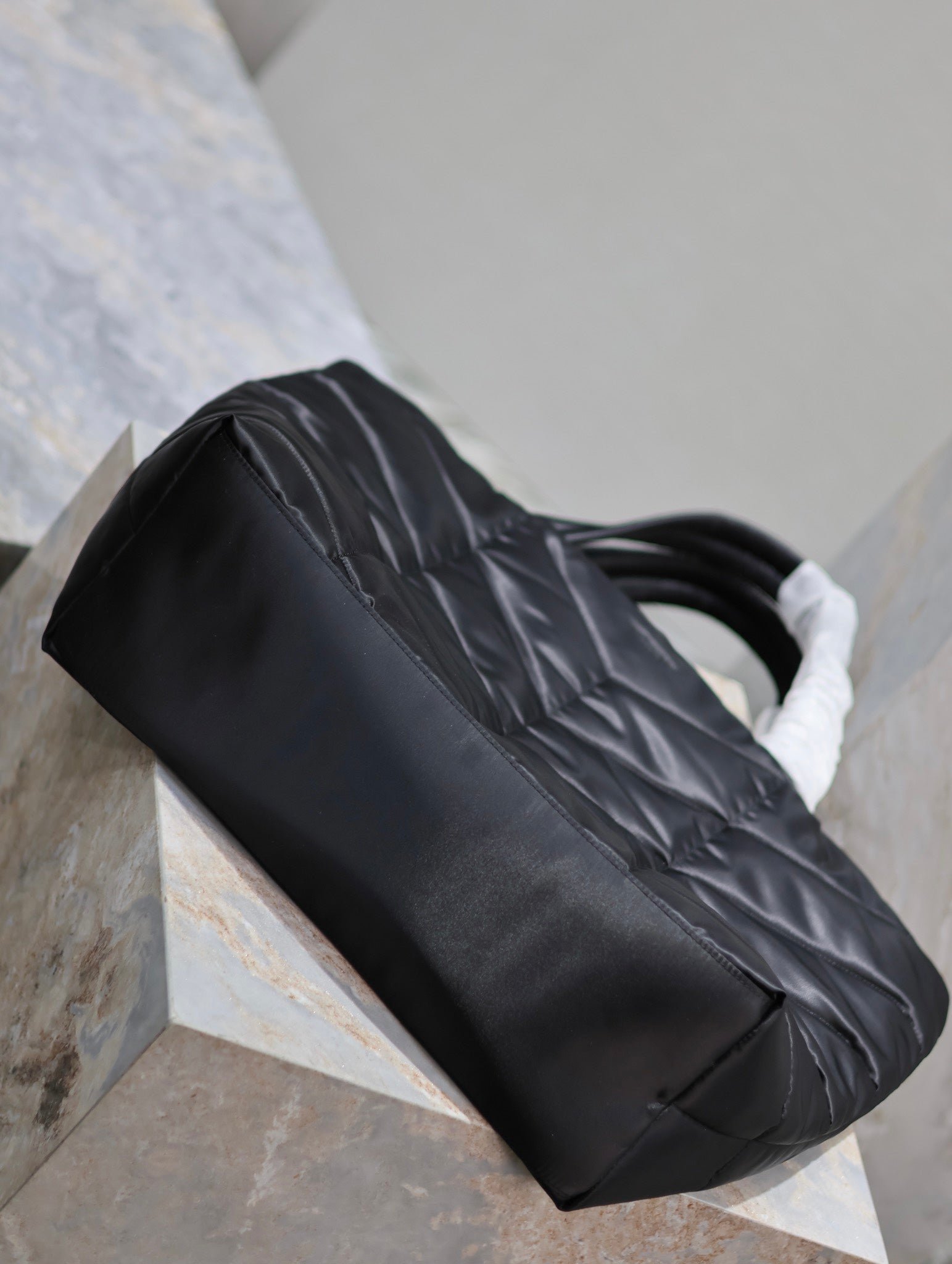 {Style No: 56M2LNOO} PUFFER LARGE TOTE BAG 57 IN BLACK SILK - Image 9